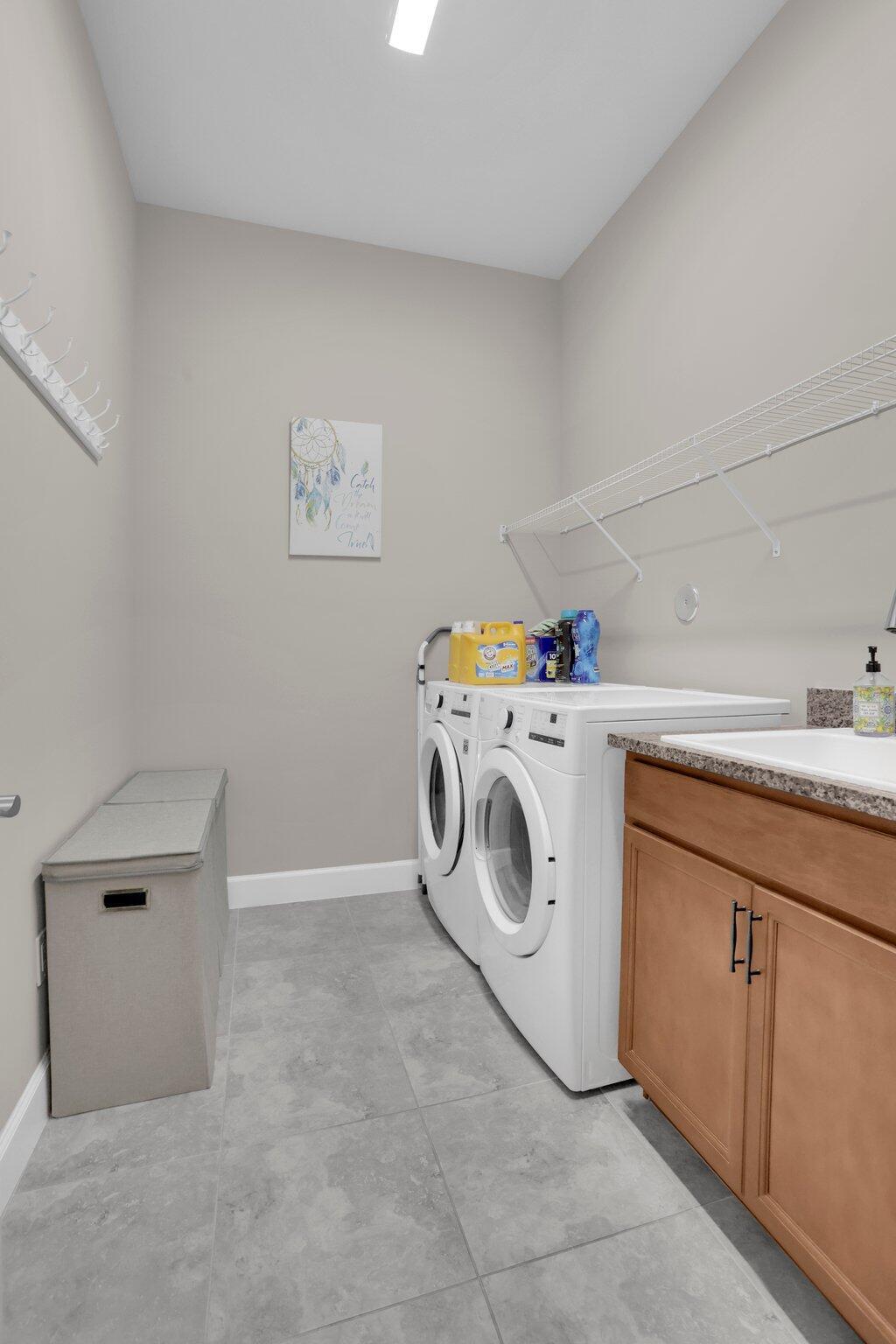 GROVES OF WESTLAKE PHASE - Residential Lease