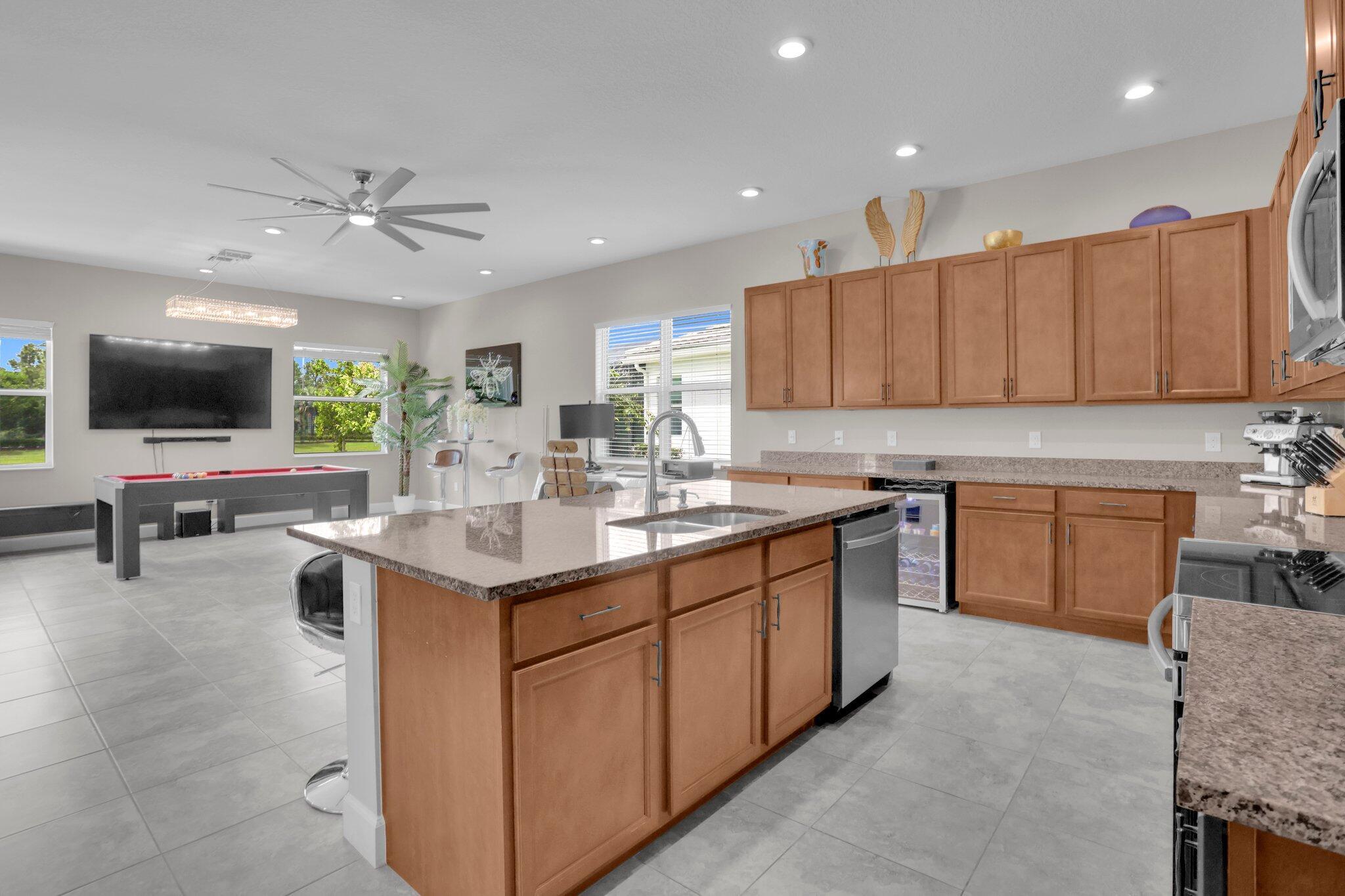 GROVES OF WESTLAKE PHASE - Residential Lease