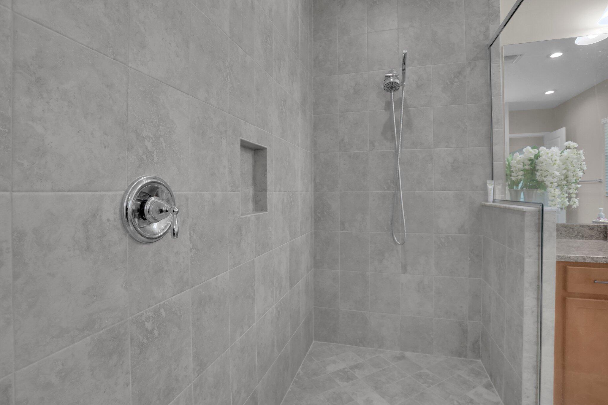 GROVES OF WESTLAKE PHASE - Residential Lease