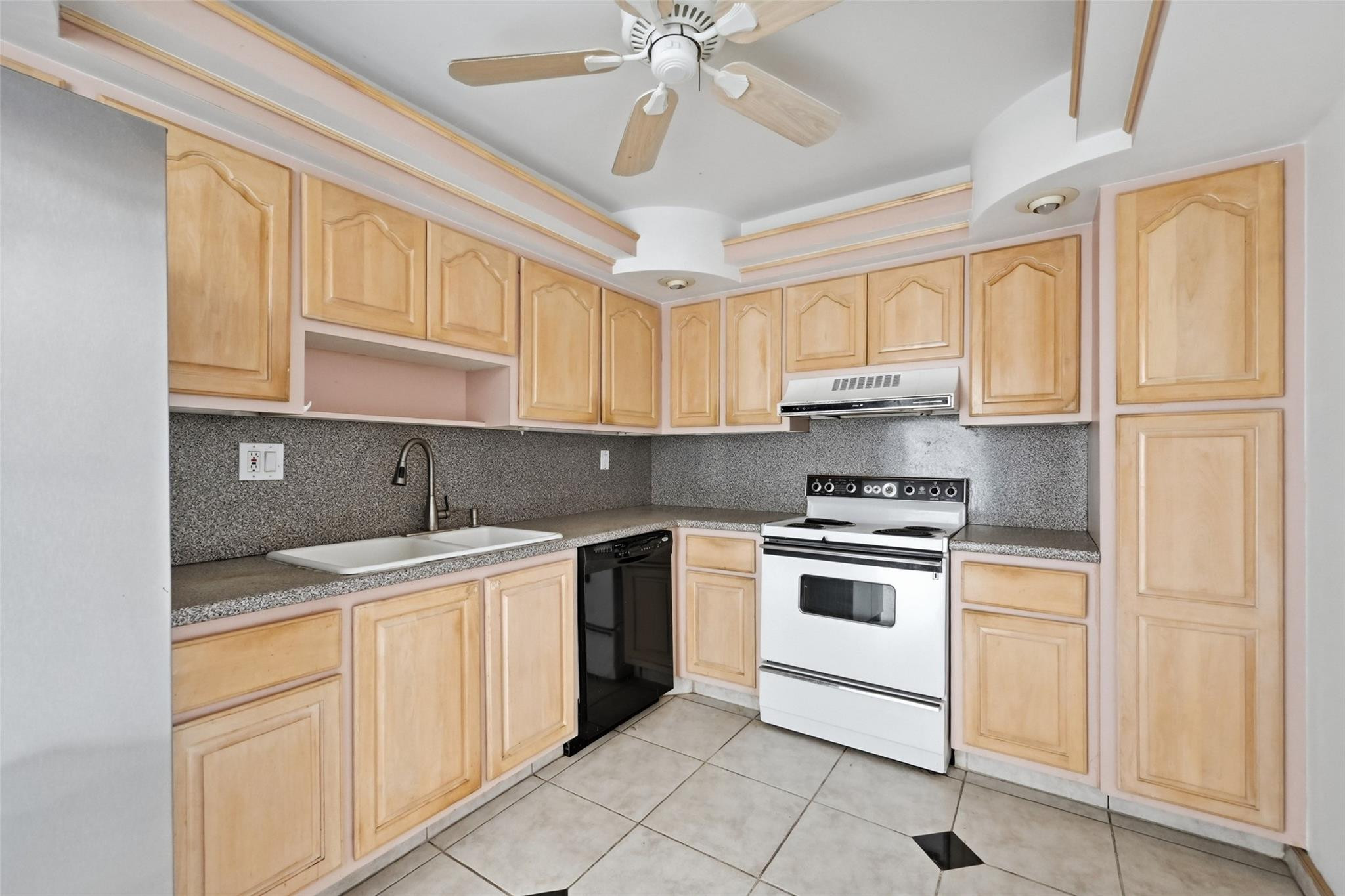 Silver Thatch - Residential