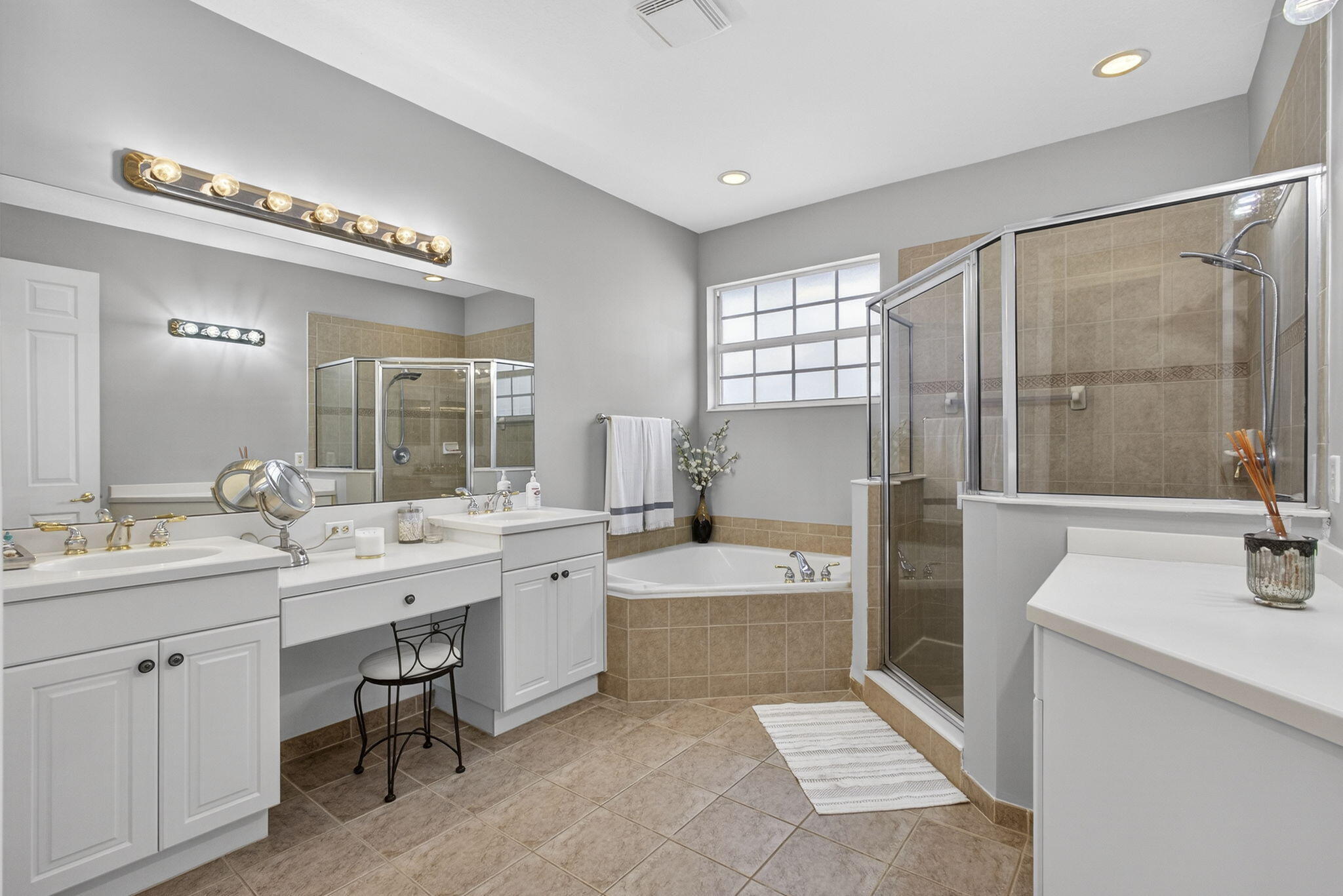 CARRIAGE POINTE TOWNHOMES - Residential