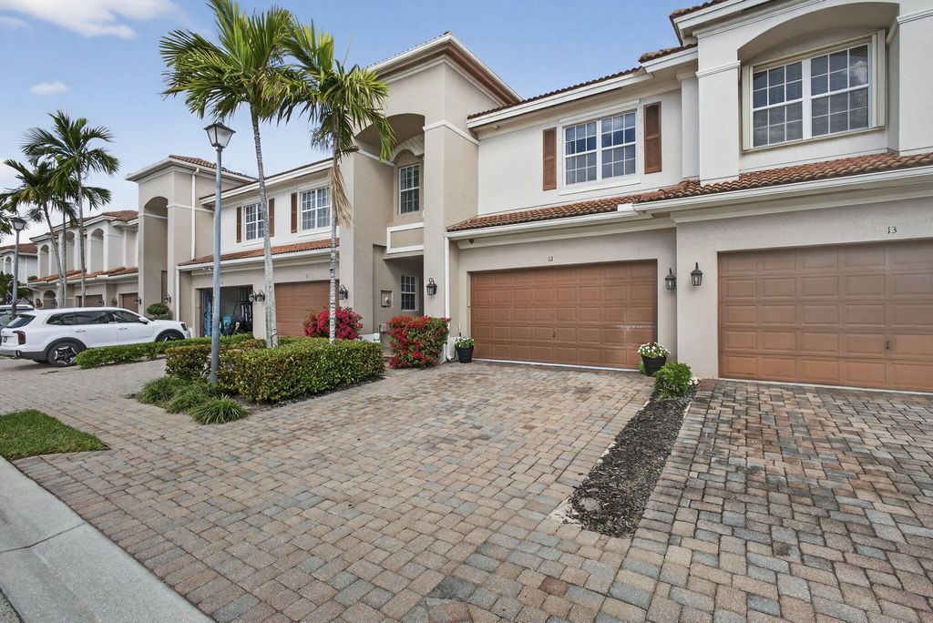 Photo of 12 Nottingham Place, Boynton Beach, FL 33426 (MLS # R11167006)