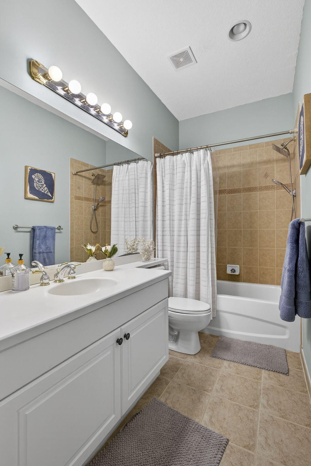 CARRIAGE POINTE TOWNHOMES - Residential