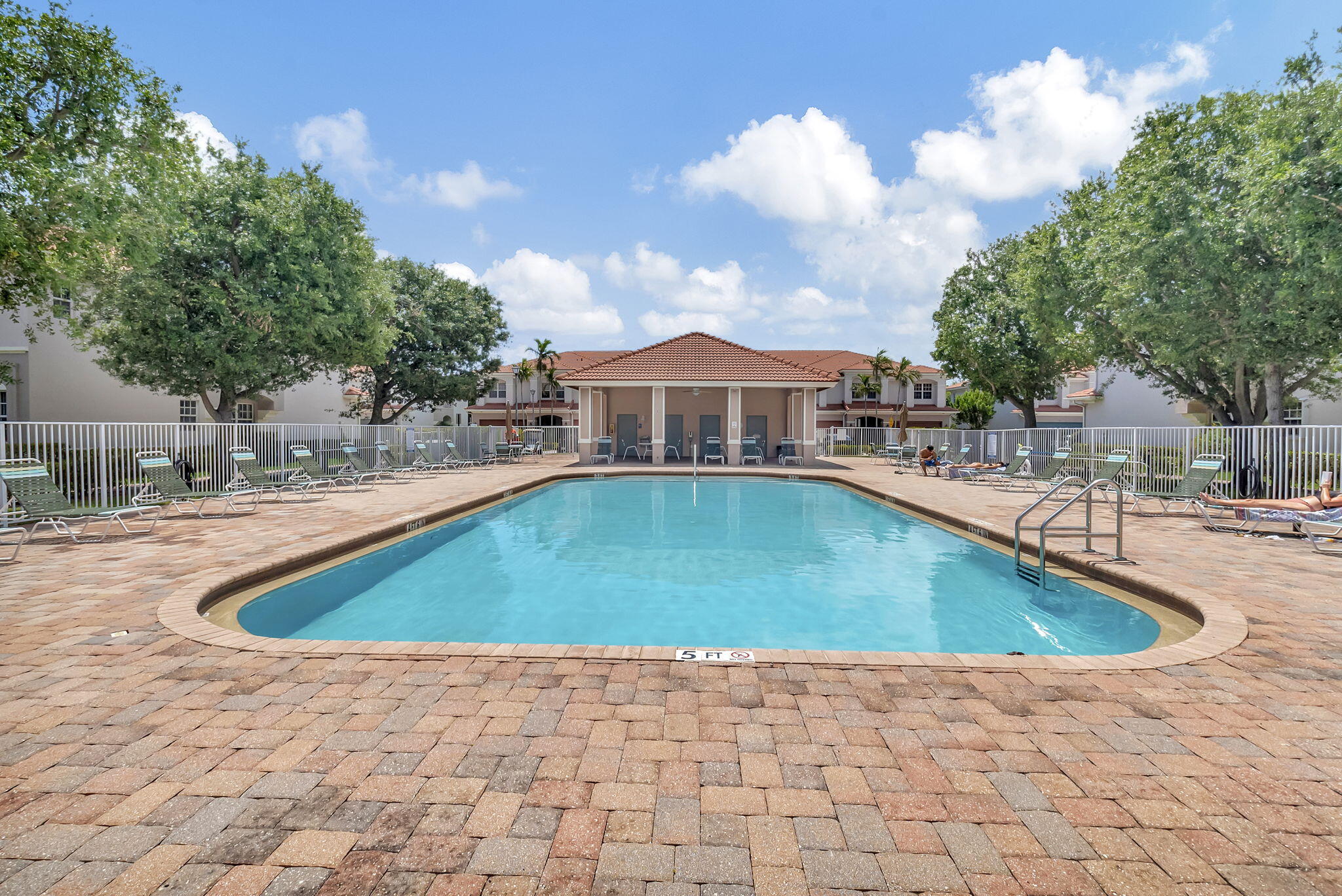 CARRIAGE POINTE TOWNHOMES - Residential