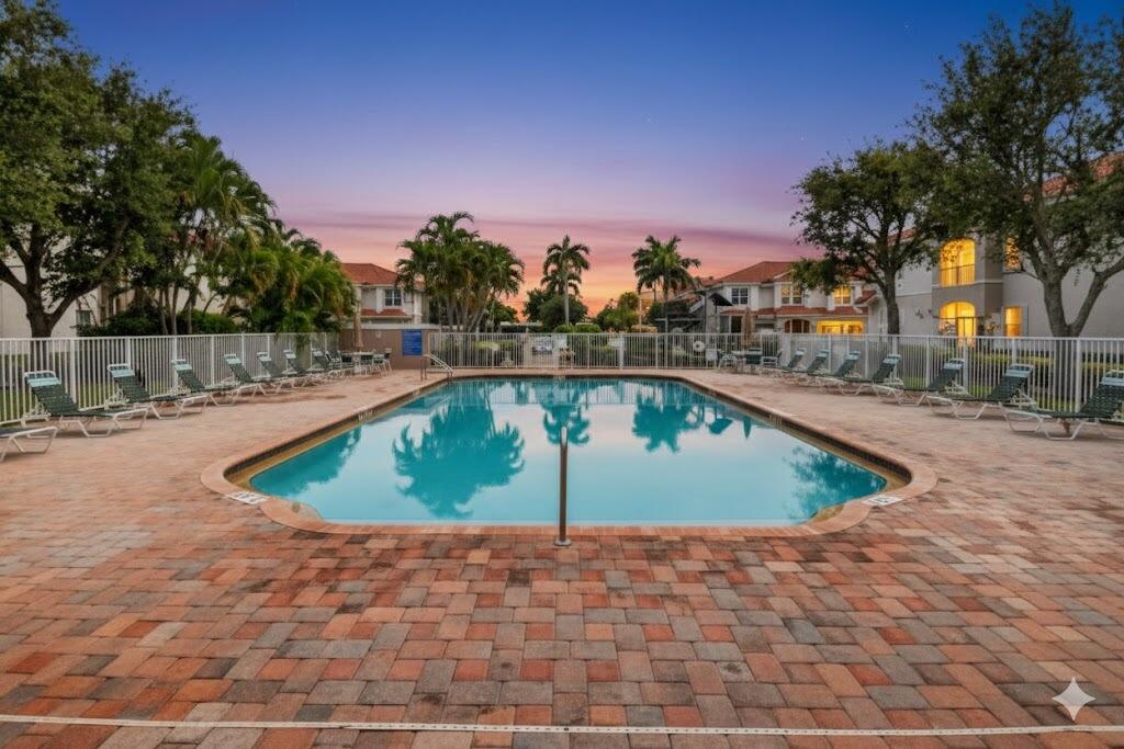 CARRIAGE POINTE TOWNHOMES - Residential