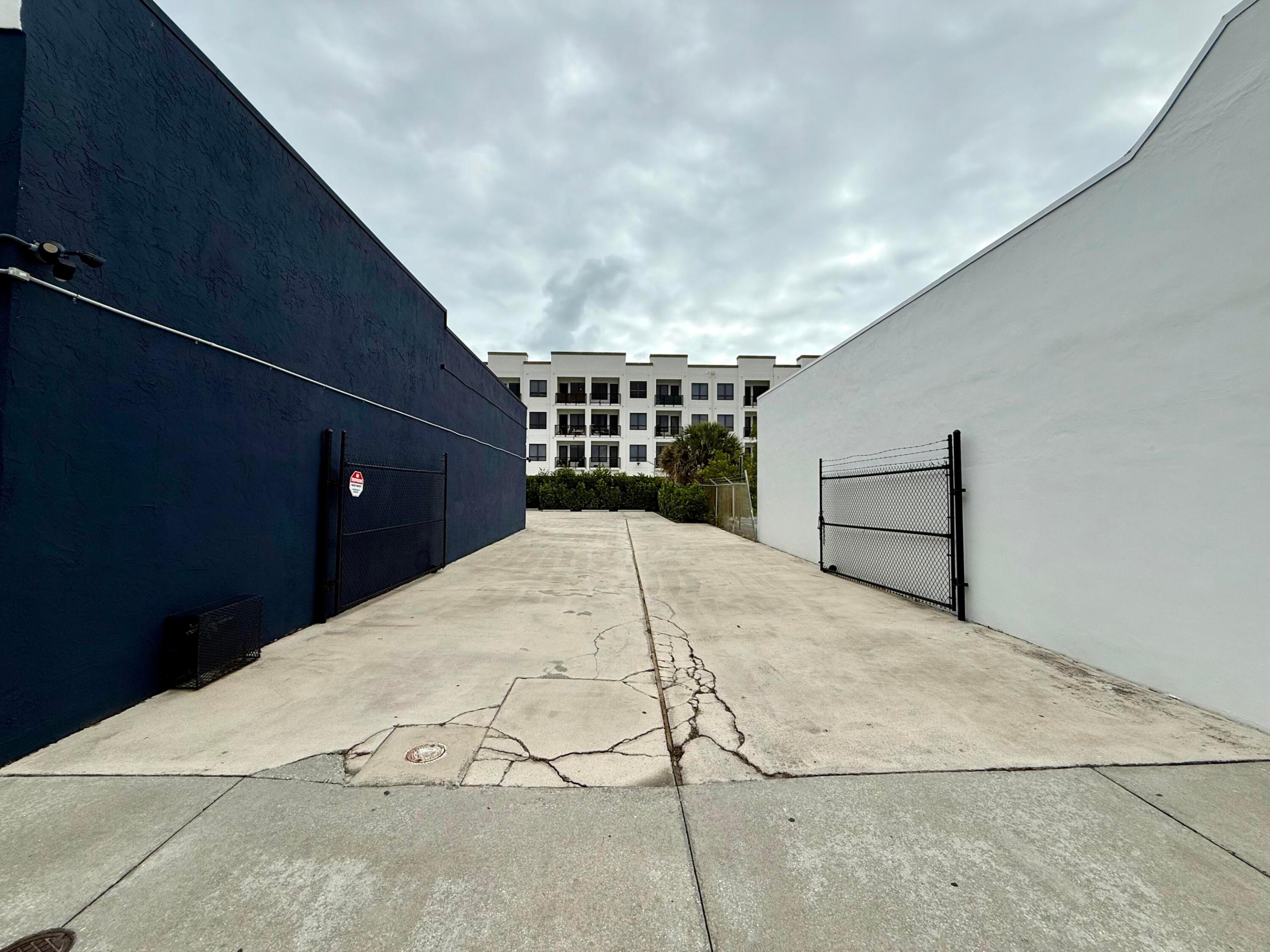 2300 N Dixie Highway