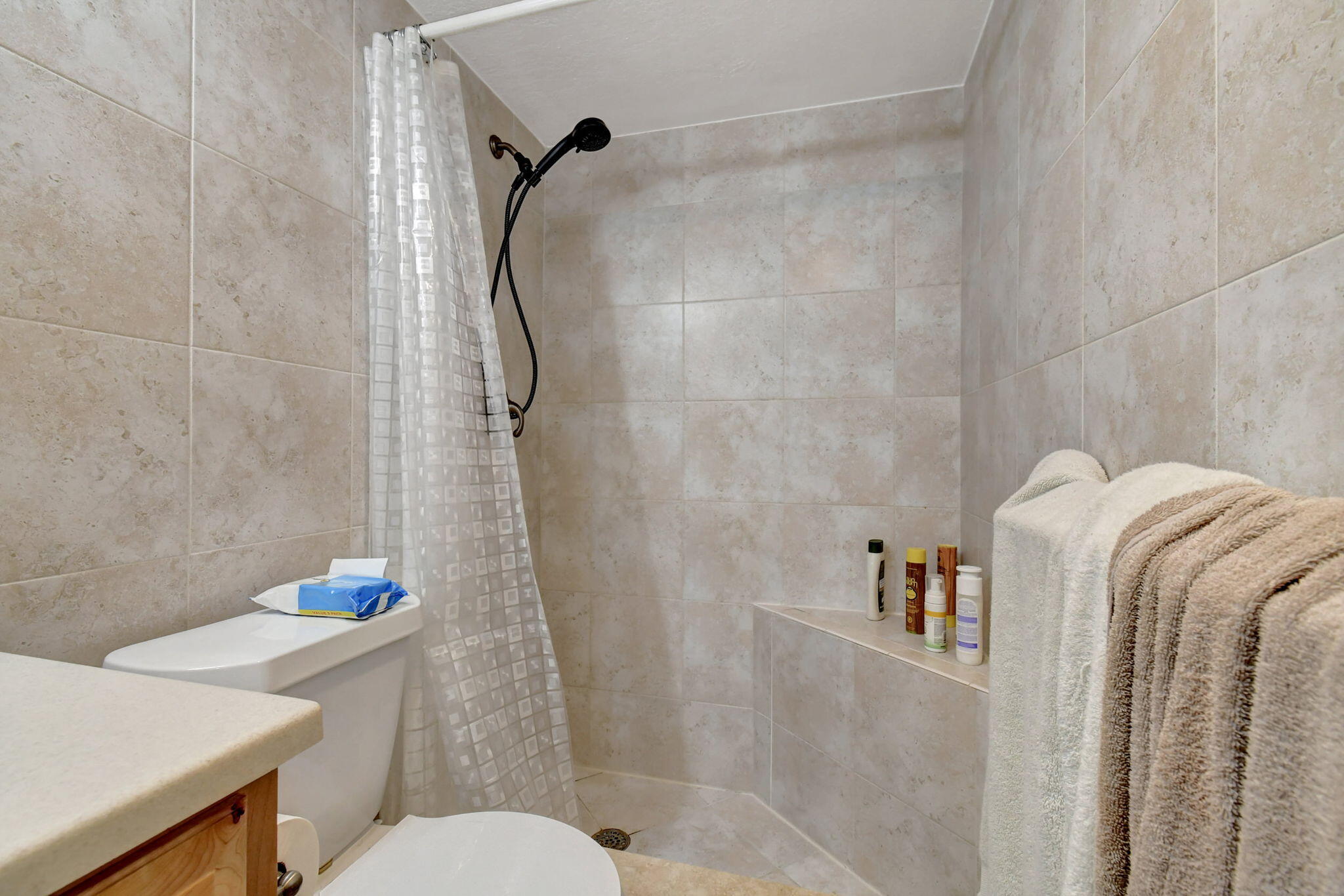 ISLAND CLUB ONE CONDO - Residential Lease