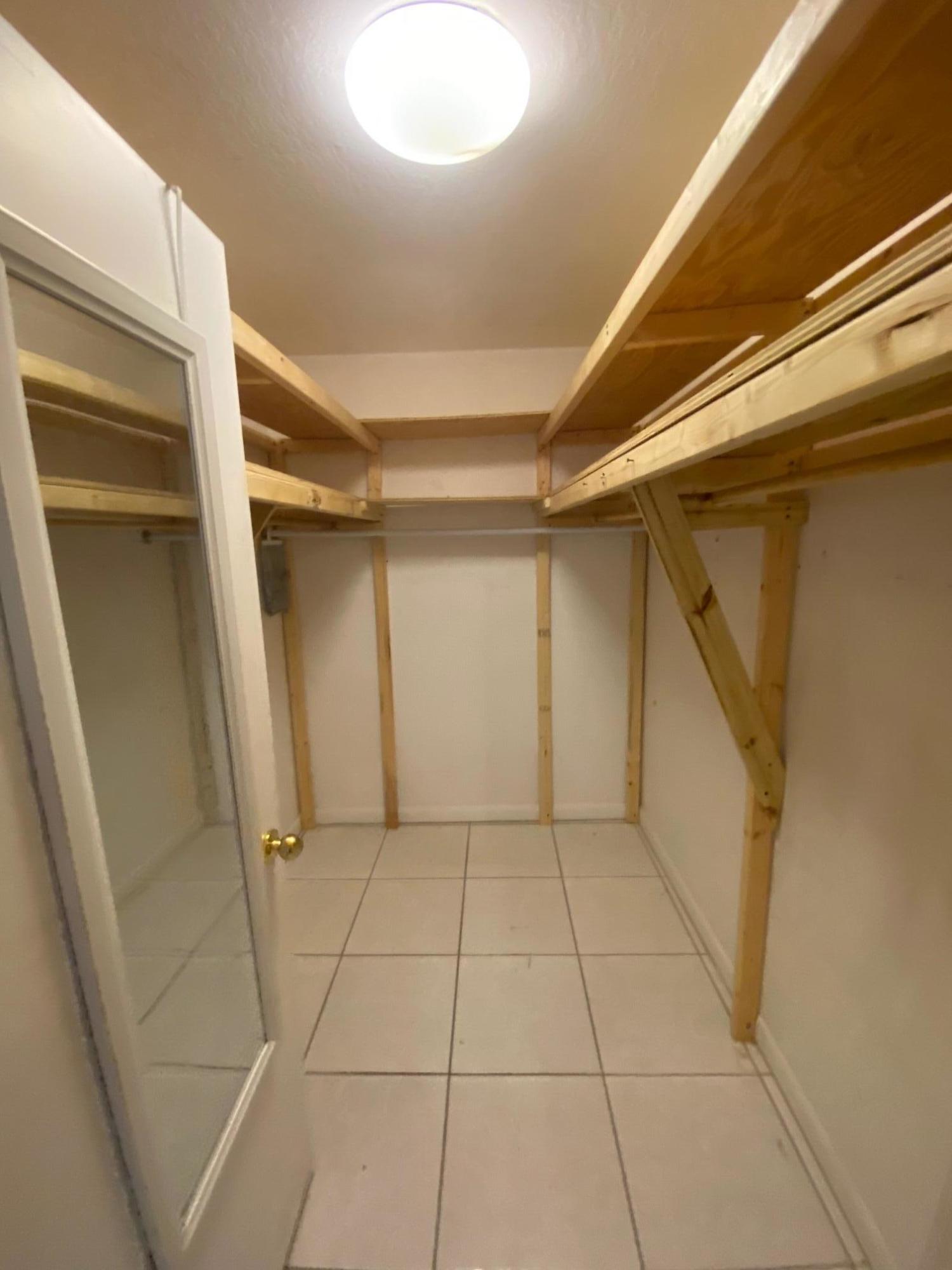 MOLPHUS HGTS - Residential