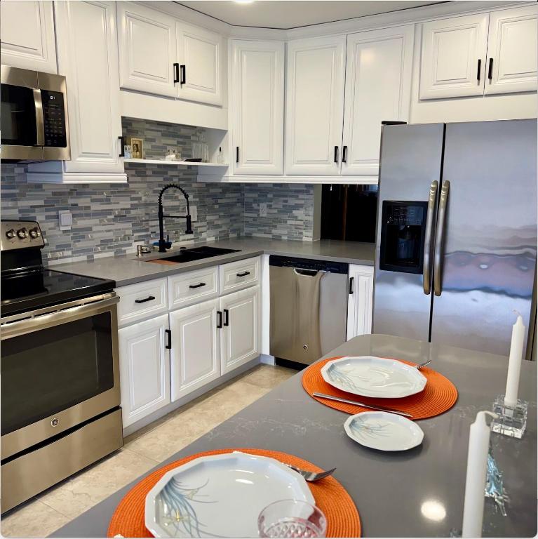 ARBOURS OF THE PALM BEACHES CONDO - Residential