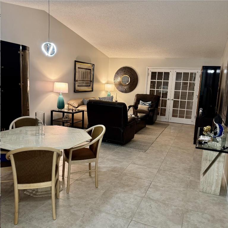 ARBOURS OF THE PALM BEACHES CONDO - Residential