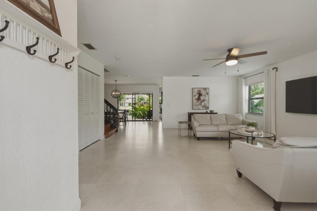 Photo of 9014 Vineyard Lake Drive, Plantation, FL 33324 (MLS # B26051999)