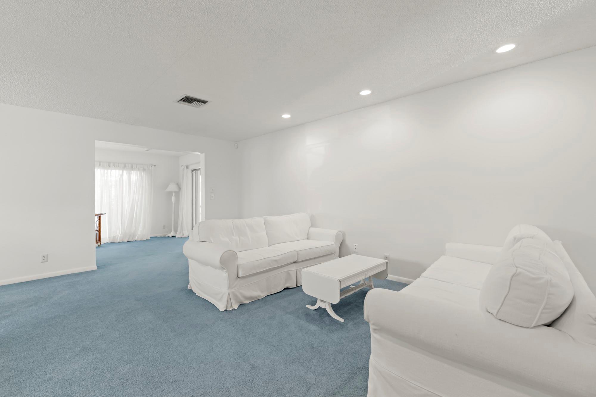 DELRAY VILLAS - Residential