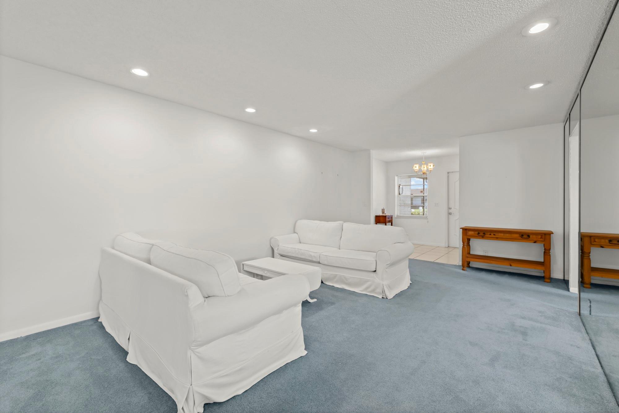 DELRAY VILLAS - Residential