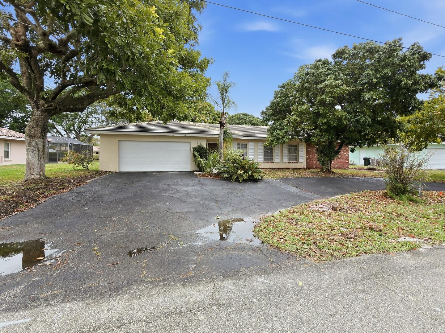 LAKE FLORESTA - Residential