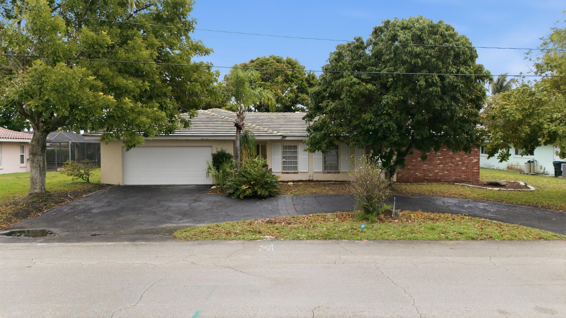 LAKE FLORESTA - Residential