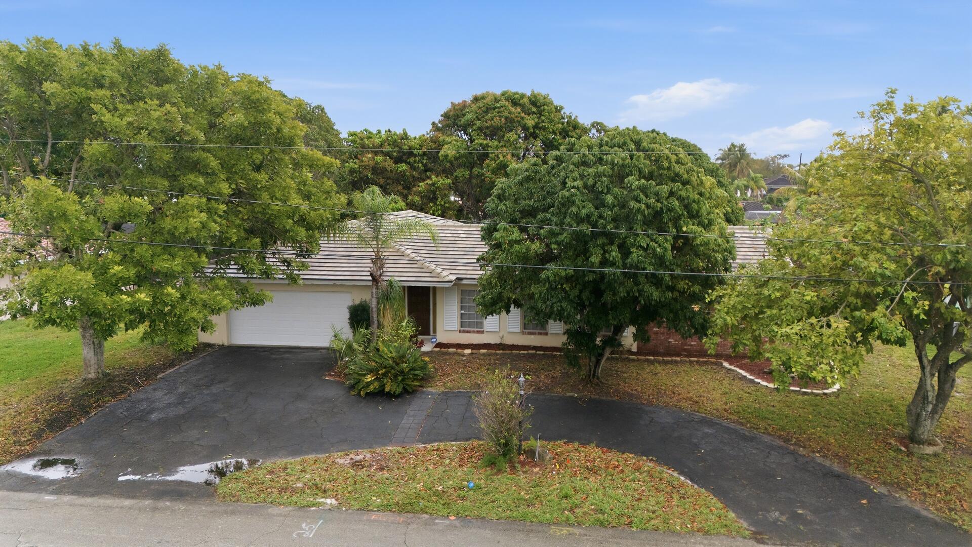 LAKE FLORESTA - Residential