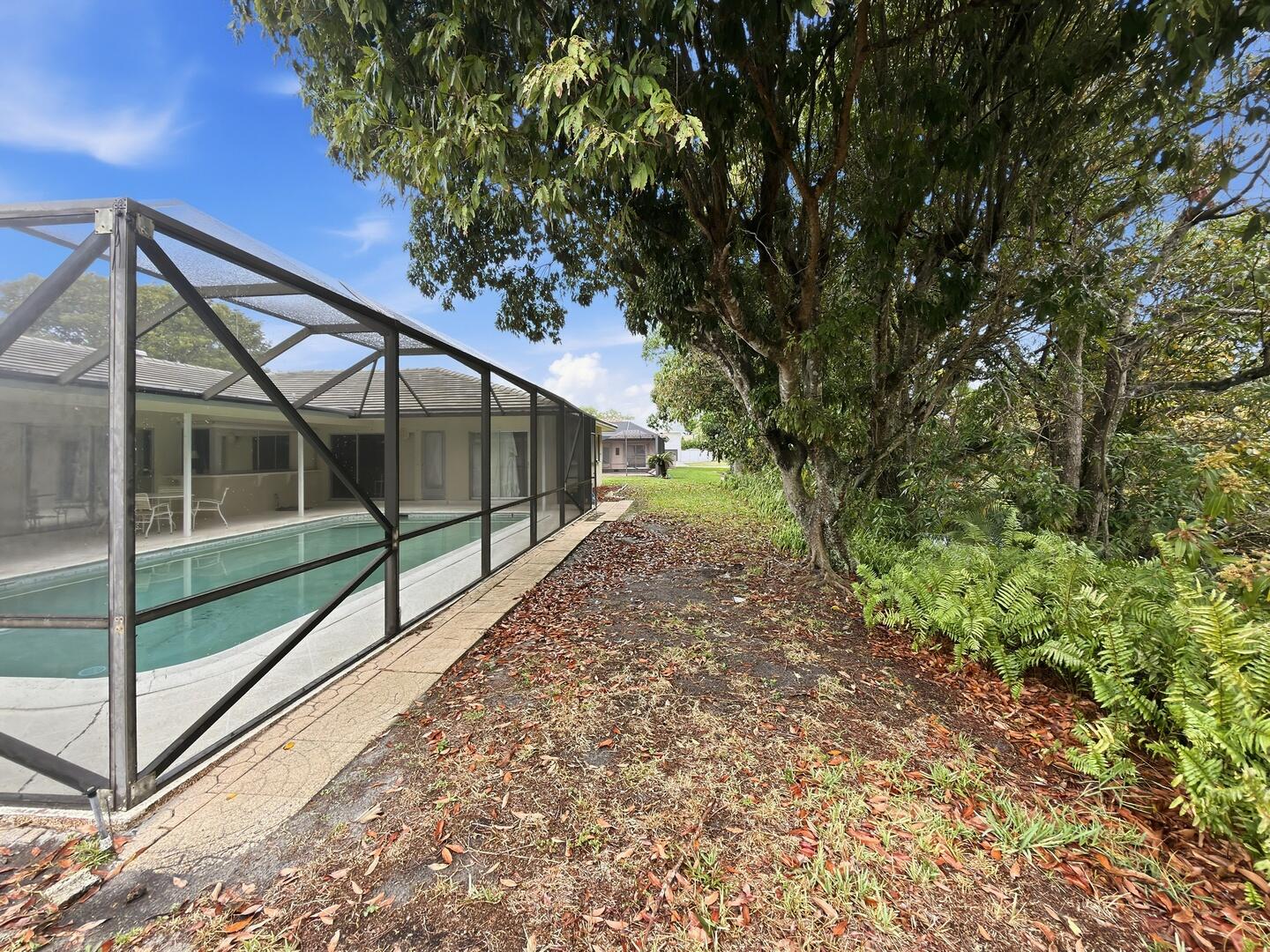 LAKE FLORESTA - Residential