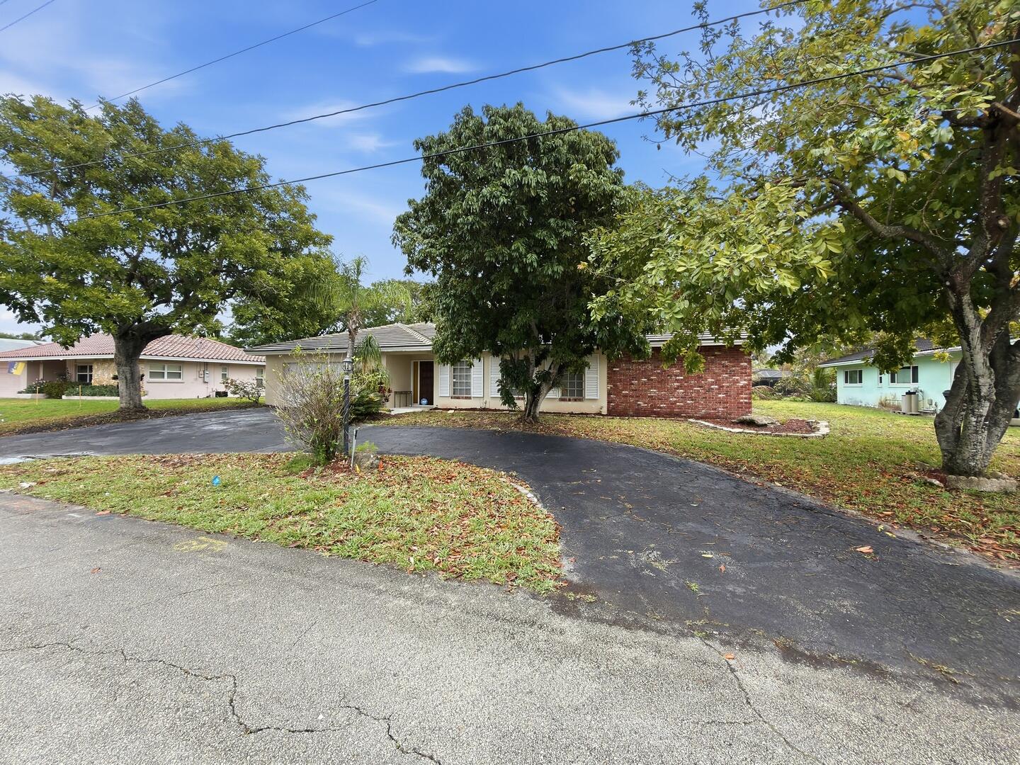 LAKE FLORESTA - Residential