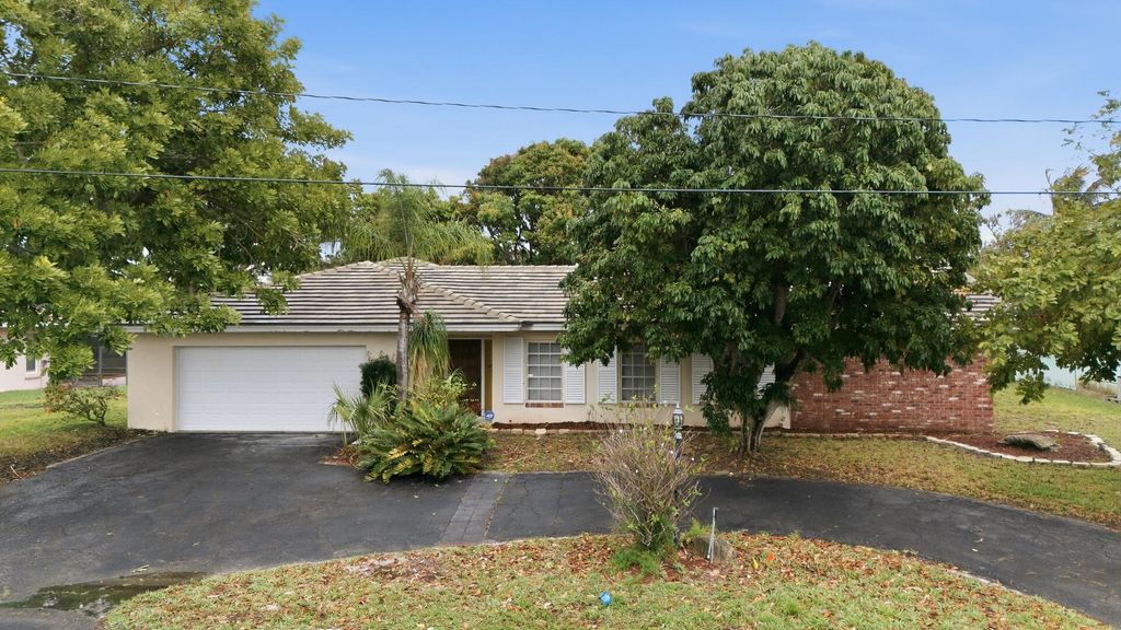 Photo of 666 NW 11th Avenue, Boca Raton, FL 33486 (MLS # B26004531)