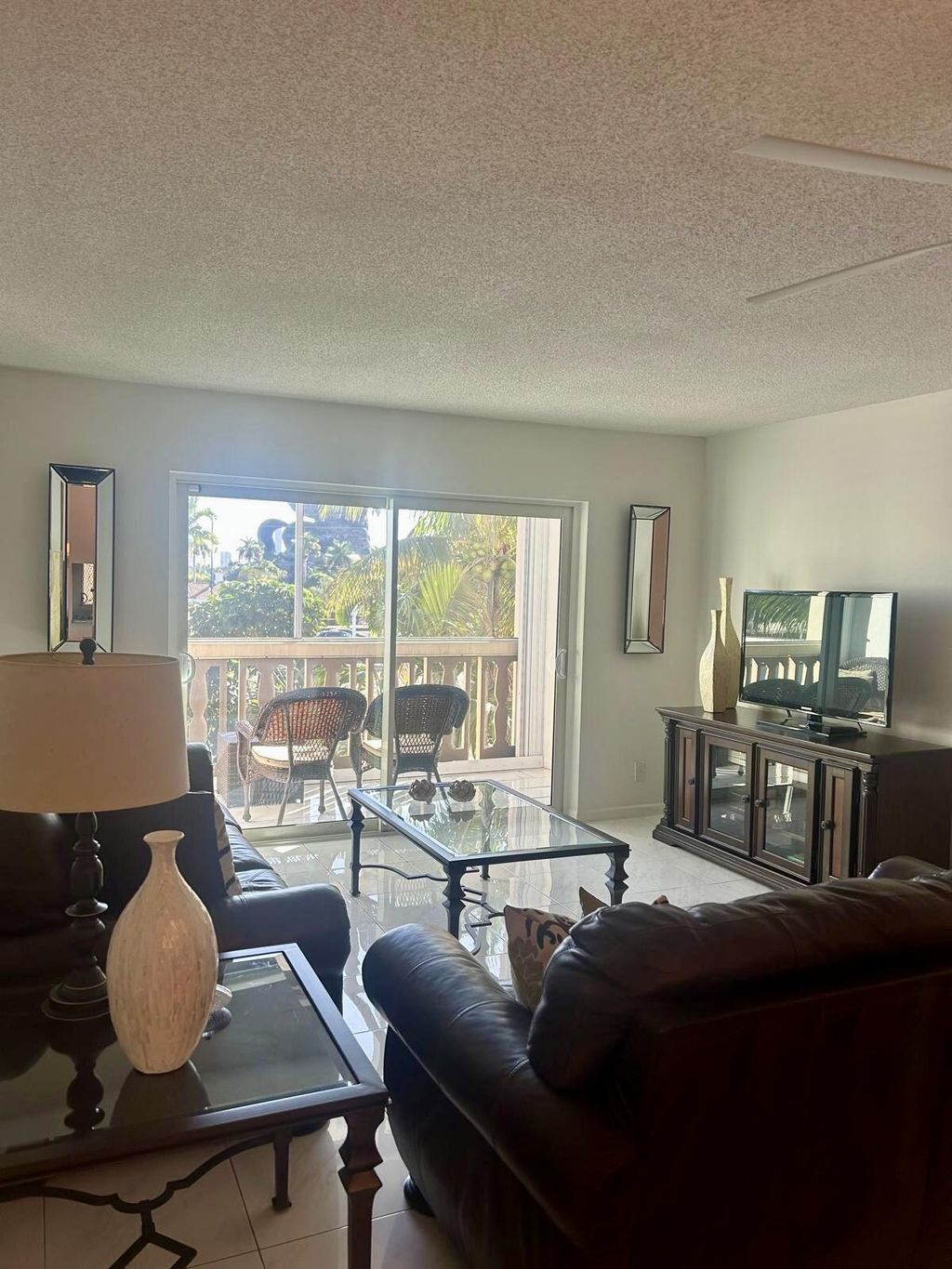 Photo of 410 SE 2nd Street, Hallandale Beach, FL 33009 (MLS # B26019081)