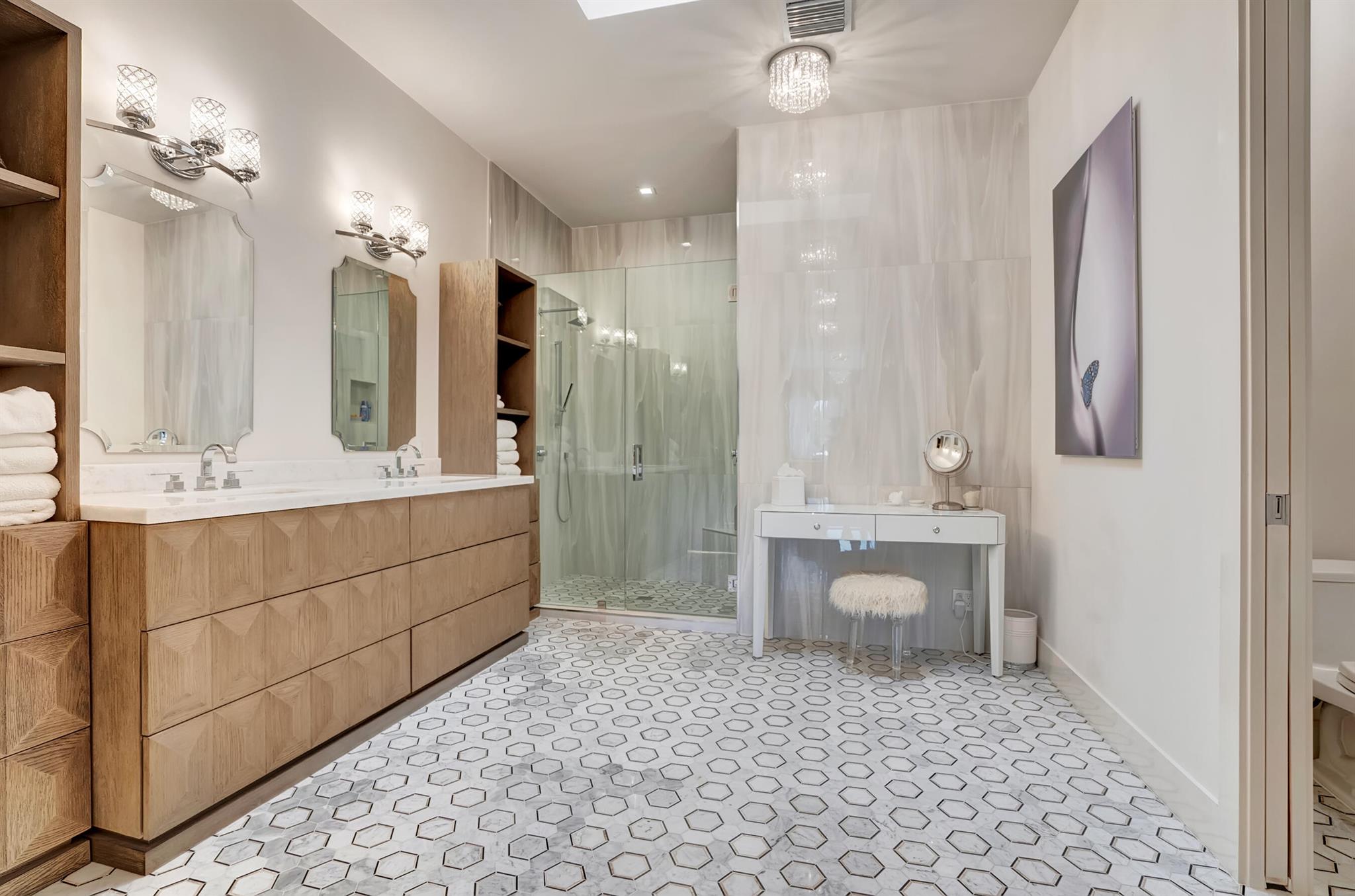 ADMIRALS COVE - Residential