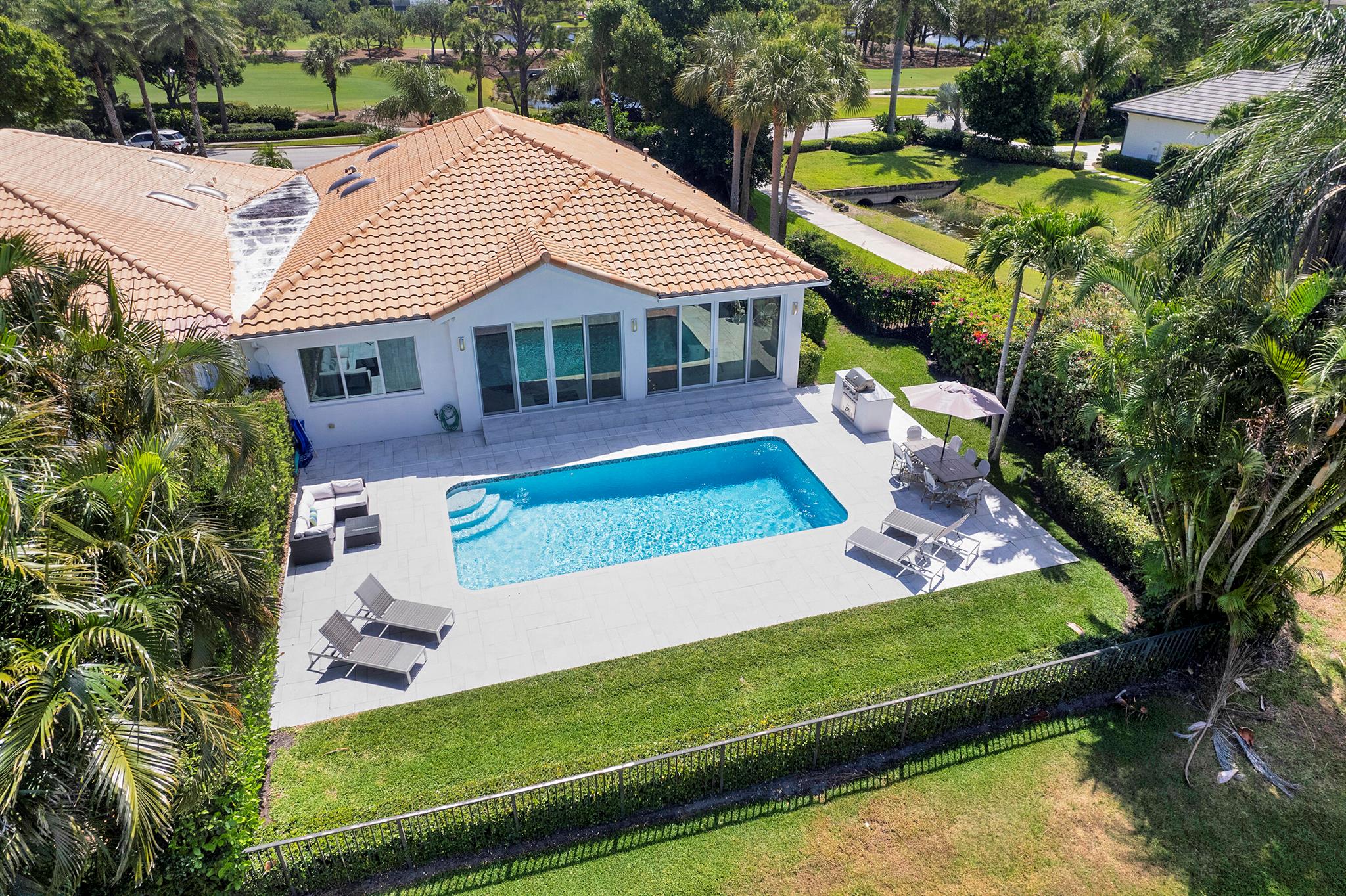 ADMIRALS COVE - Residential