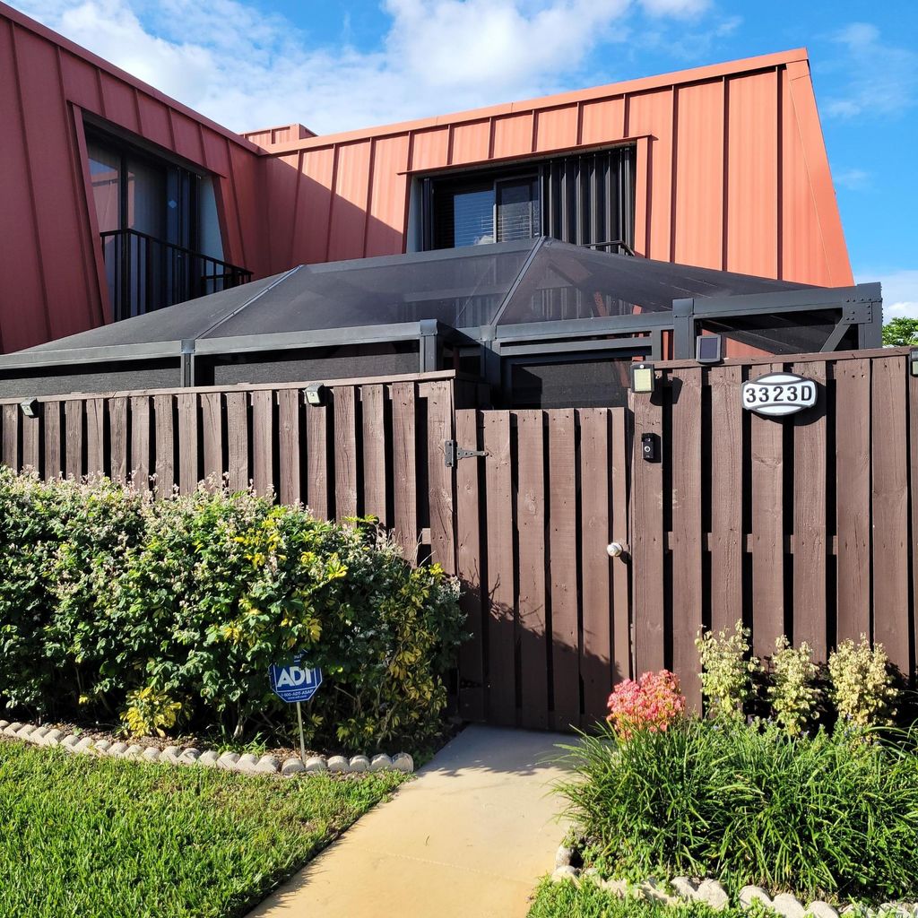 Photo of 3323 Meridian Way N #D, Palm Beach Gardens, FL 33410 (MLS # R10943770)