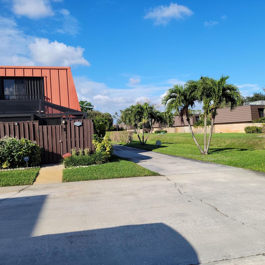 Photo of 3323 Meridian Way N #D, Palm Beach Gardens, FL 33410 (MLS # R10943770)