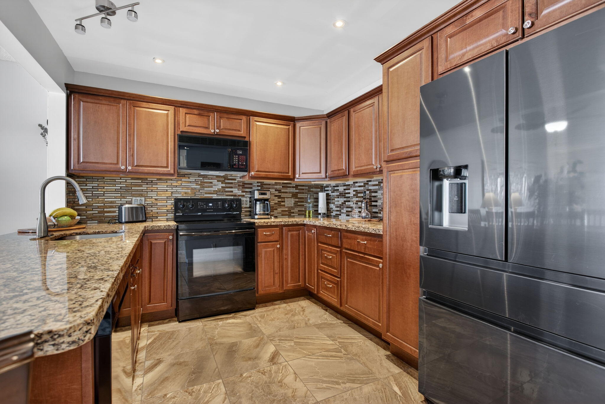 4751 NW 21st Street 610, Lauderhill, FL, 33313/$169,900 2 4751 NW 21st Street 610