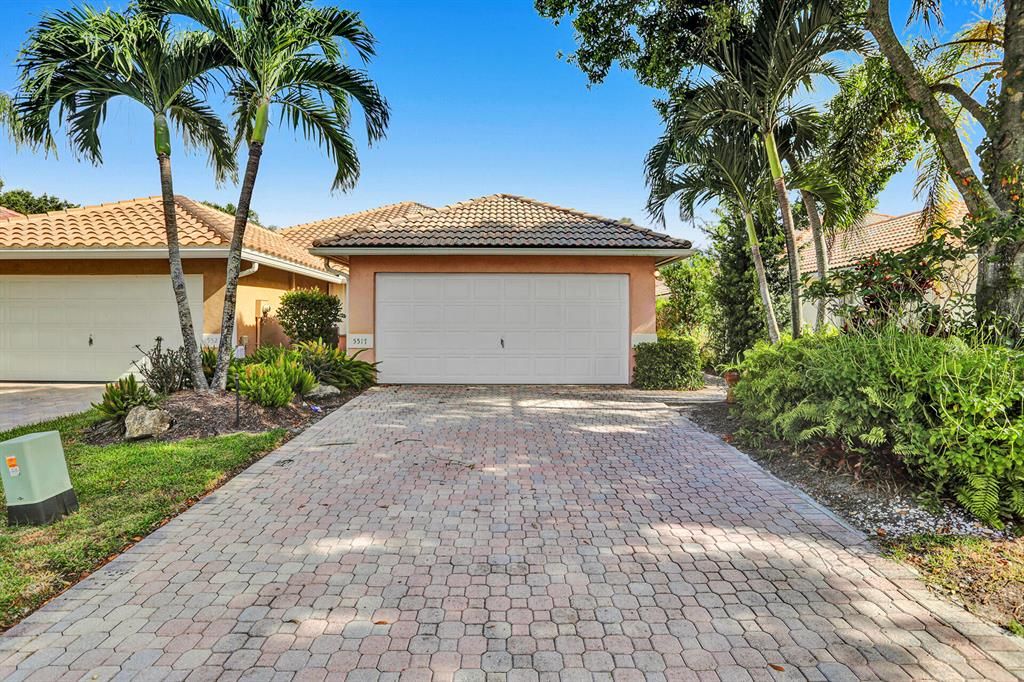 Photo of 5517 Grande Palm Circle Cir, Delray Beach, FL 33484 (MLS # R10818156)