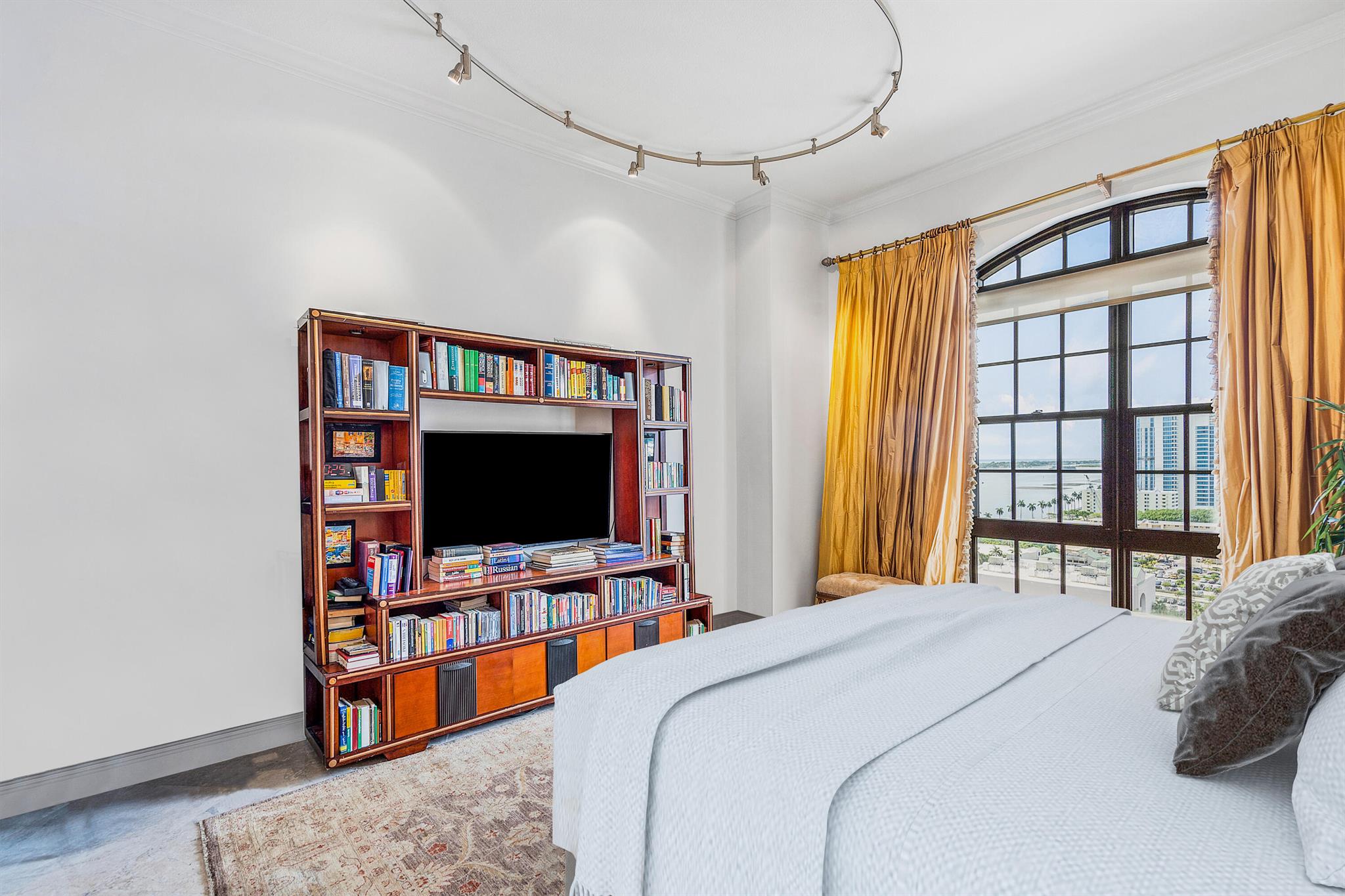 ONE CITY PLAZA CONDO - Residential