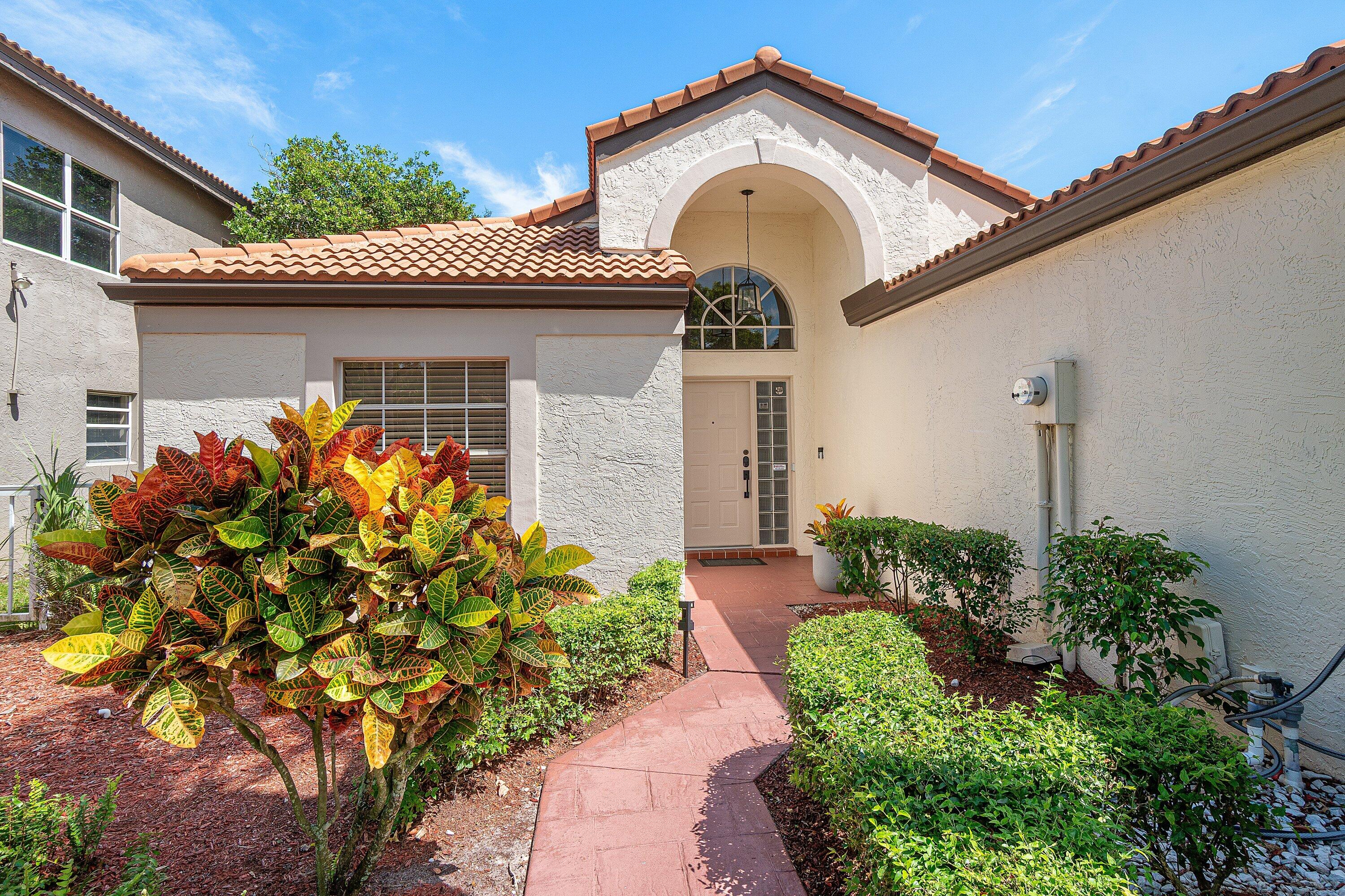 7164 VIA PALOMAR