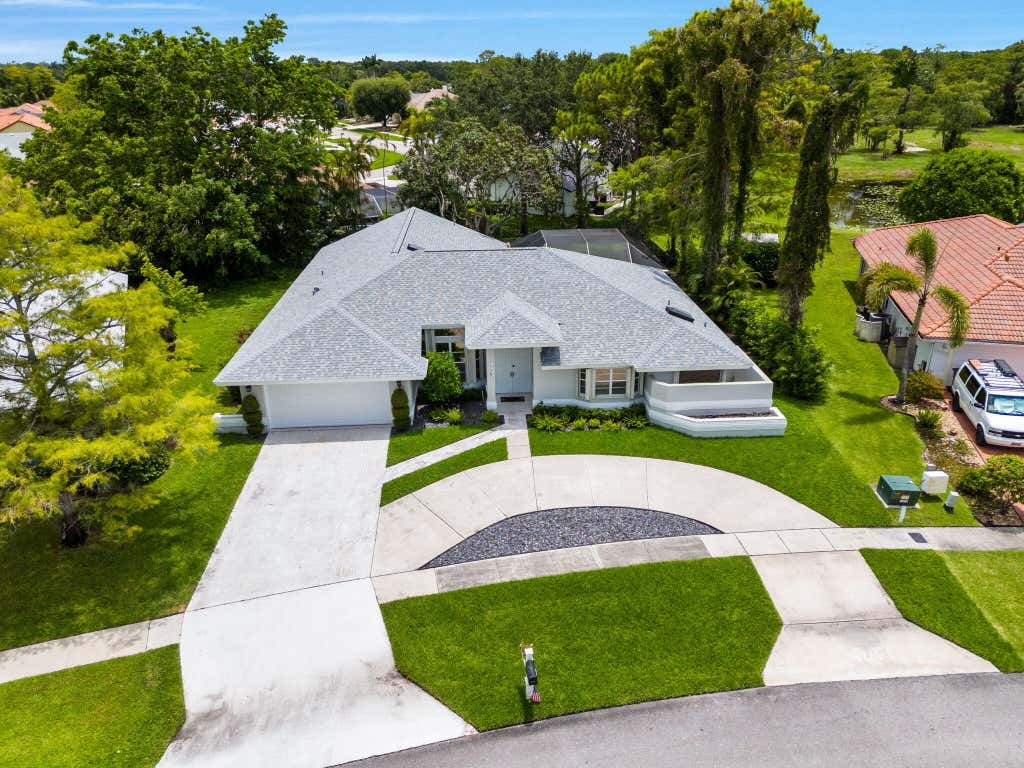 Photo of 1738 Lindsey Court, Wellington, FL 33414 (MLS # B26050599)
