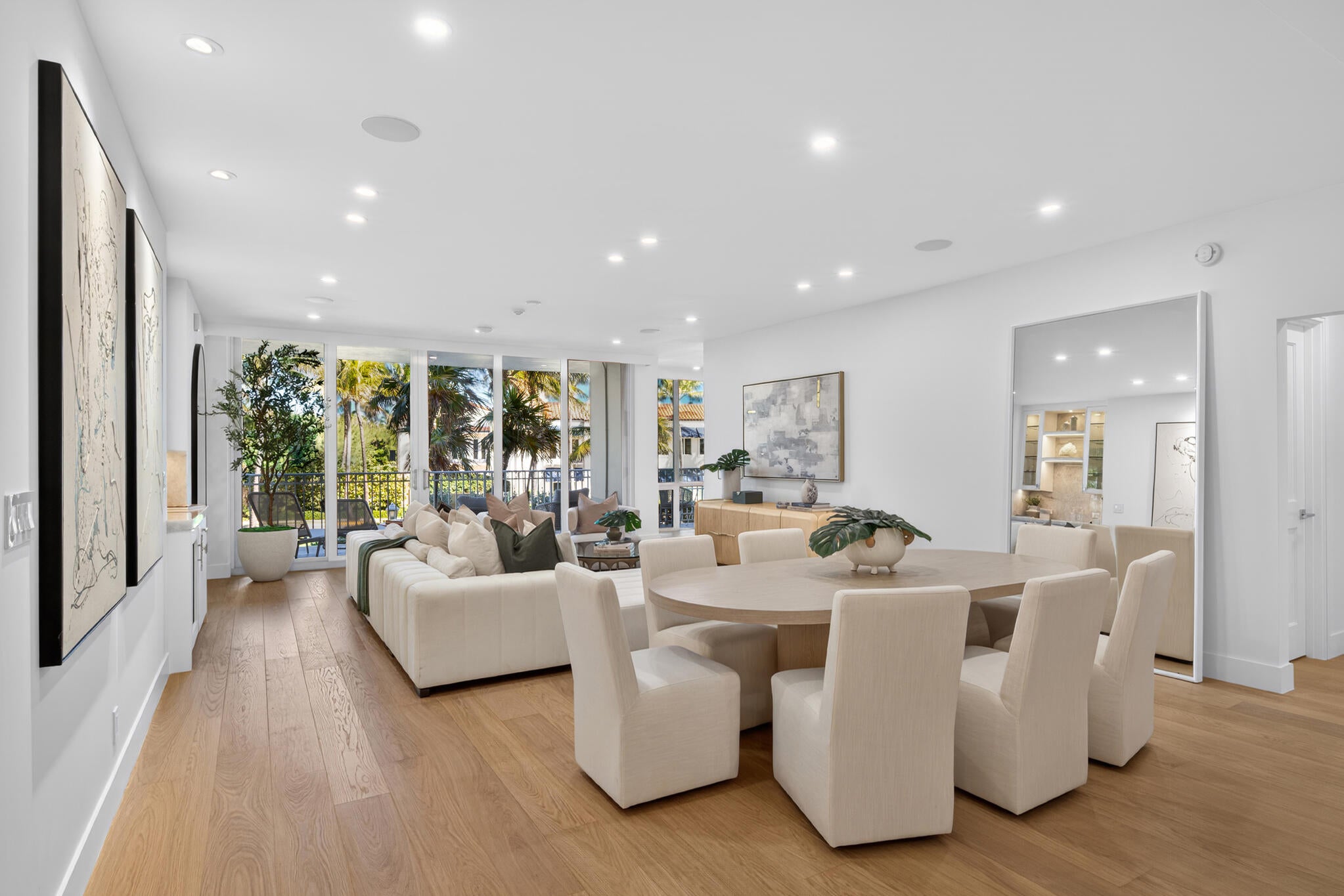 100 ROYAL PALM Way D2