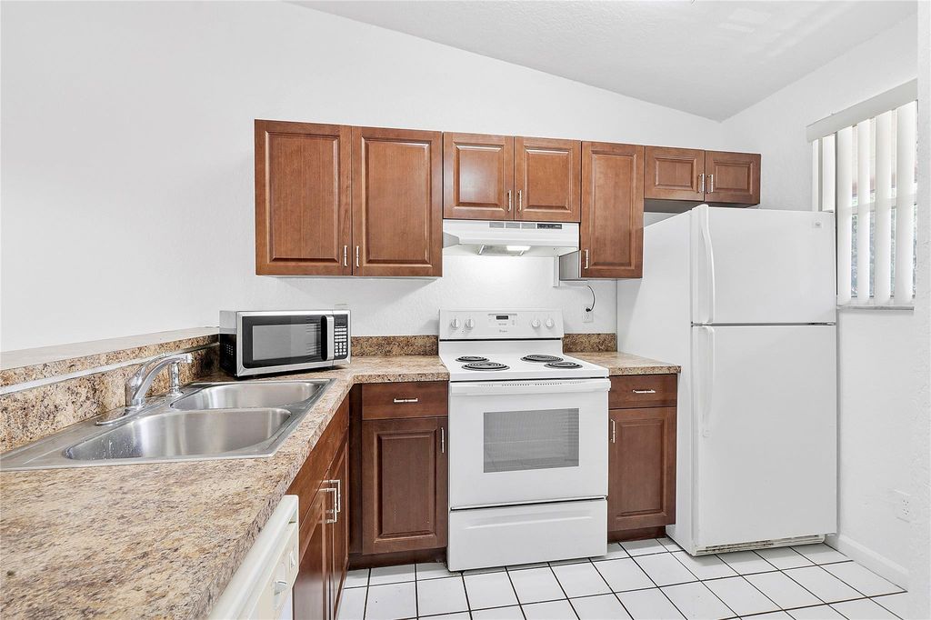 Photo of 3562 NW 91st Lane #3562, Sunrise, FL 33351 (MLS # B26026088)