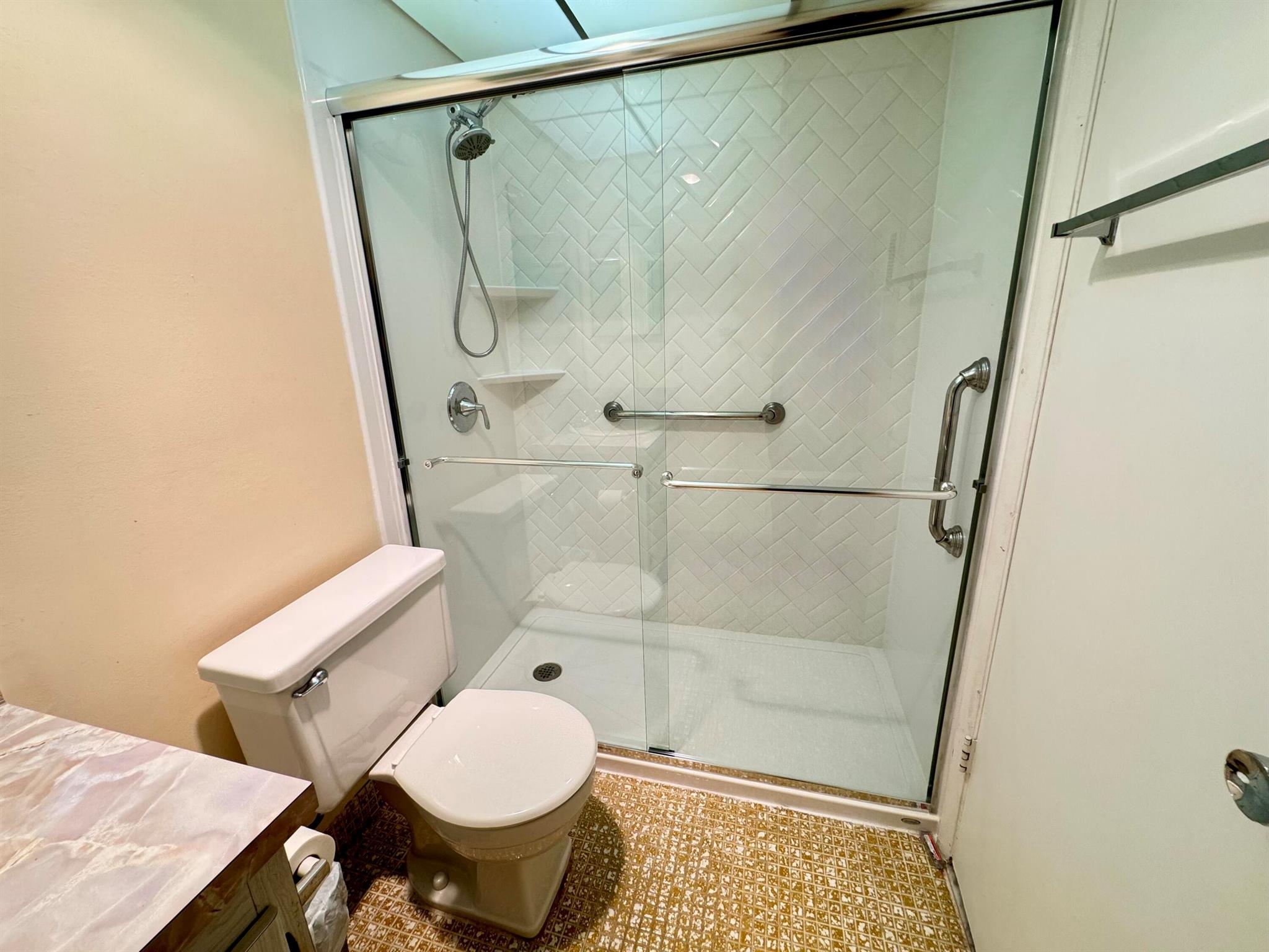 KINGS POINT BURGUNDY COND - Residential