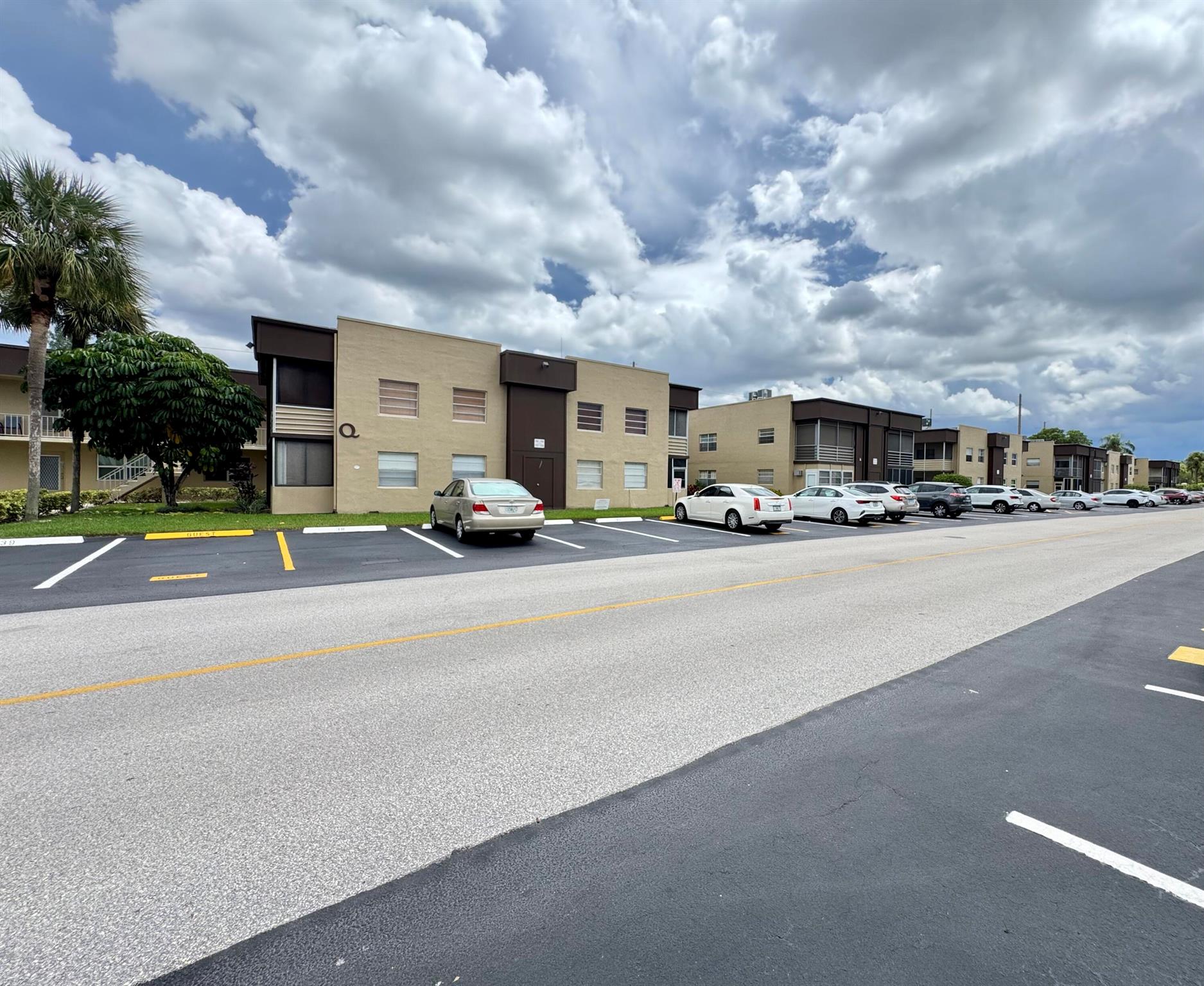 KINGS POINT BURGUNDY COND - Residential