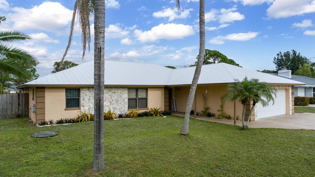 Photo of 455 SE Fallon Drive, Port Saint Lucie, FL 34983 (MLS # R10943652)