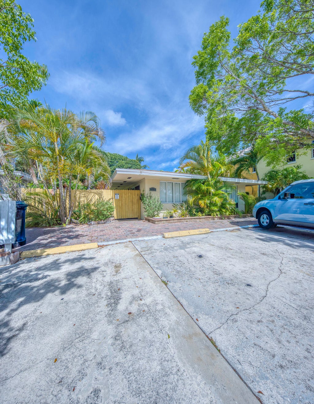 Photo of 305 S Federal Highway #1, Lake Worth Beach, FL 33460 (MLS # B26043340)