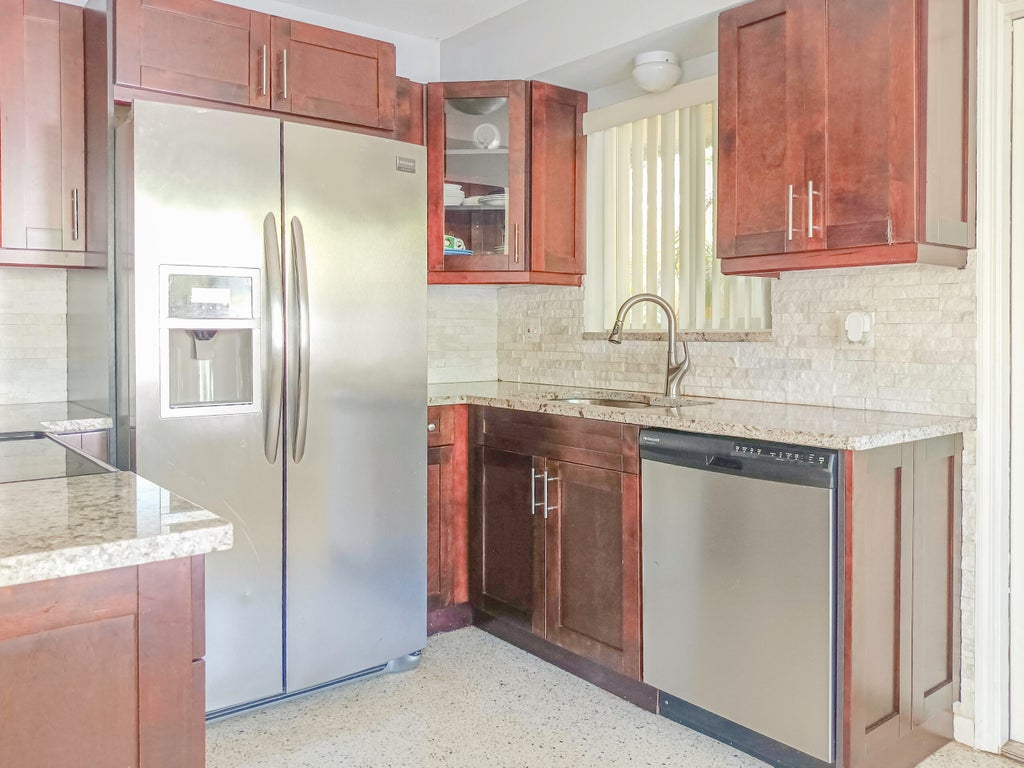 Photo of 305 S Federal Highway #1, Lake Worth Beach, FL 33460 (MLS # B26043340)