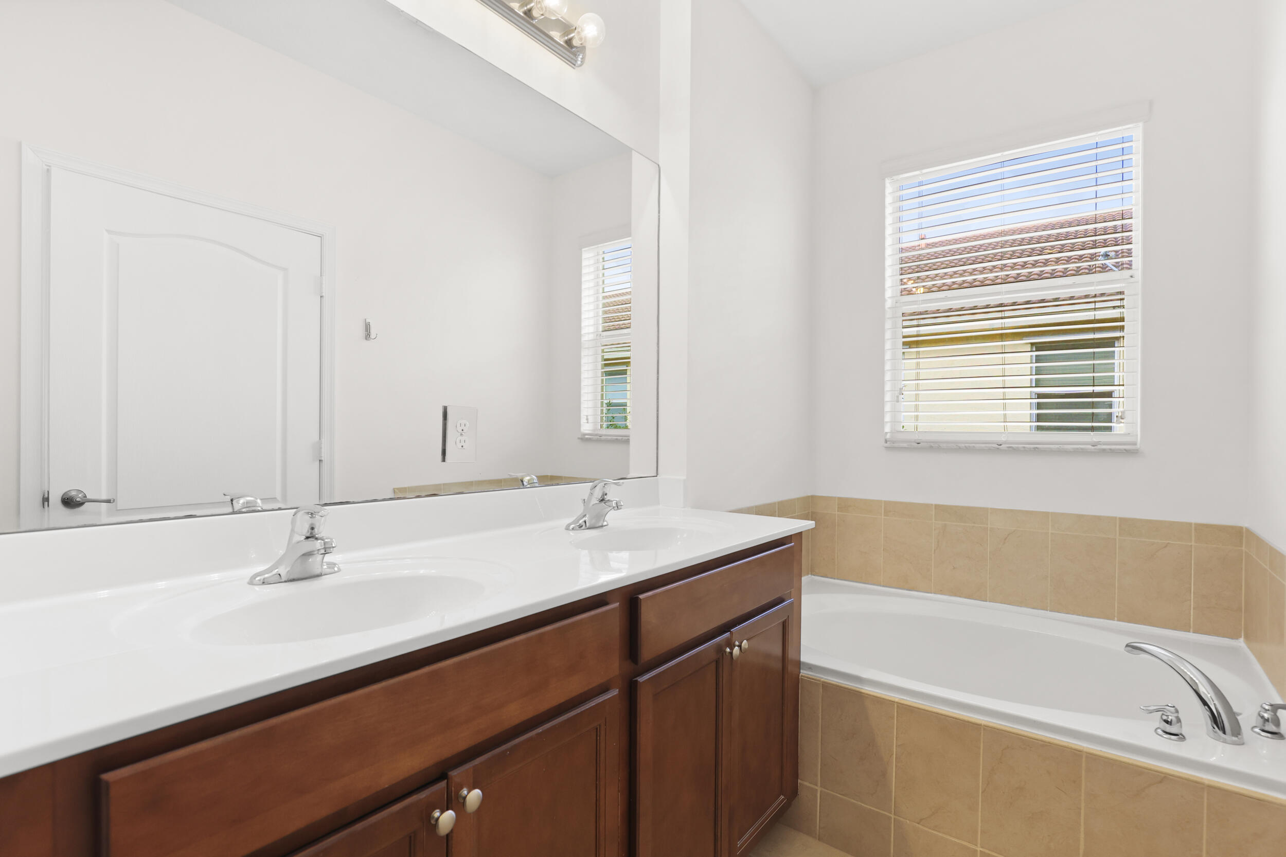 RIVER MARINA - Residential Lease