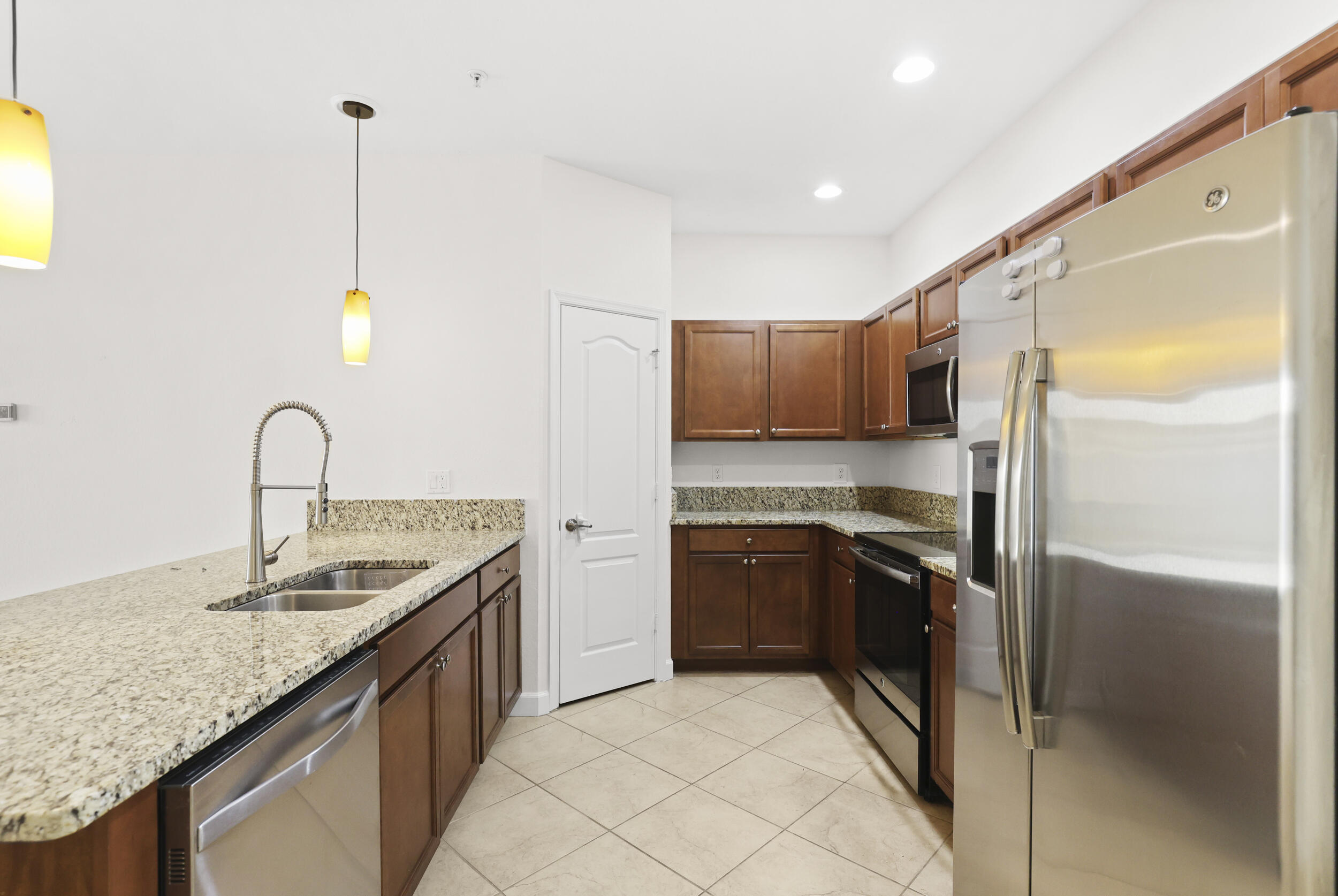 RIVER MARINA - Residential Lease