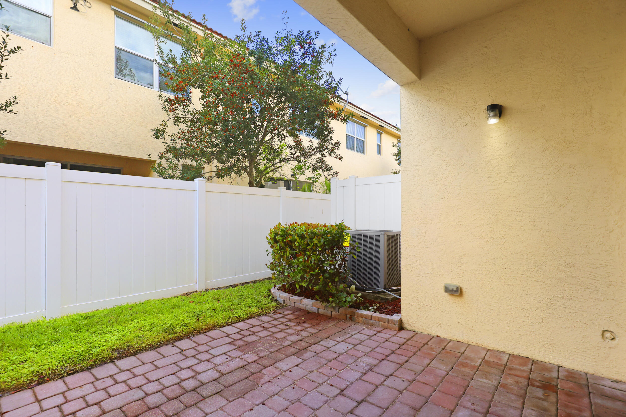 RIVER MARINA - Residential Lease