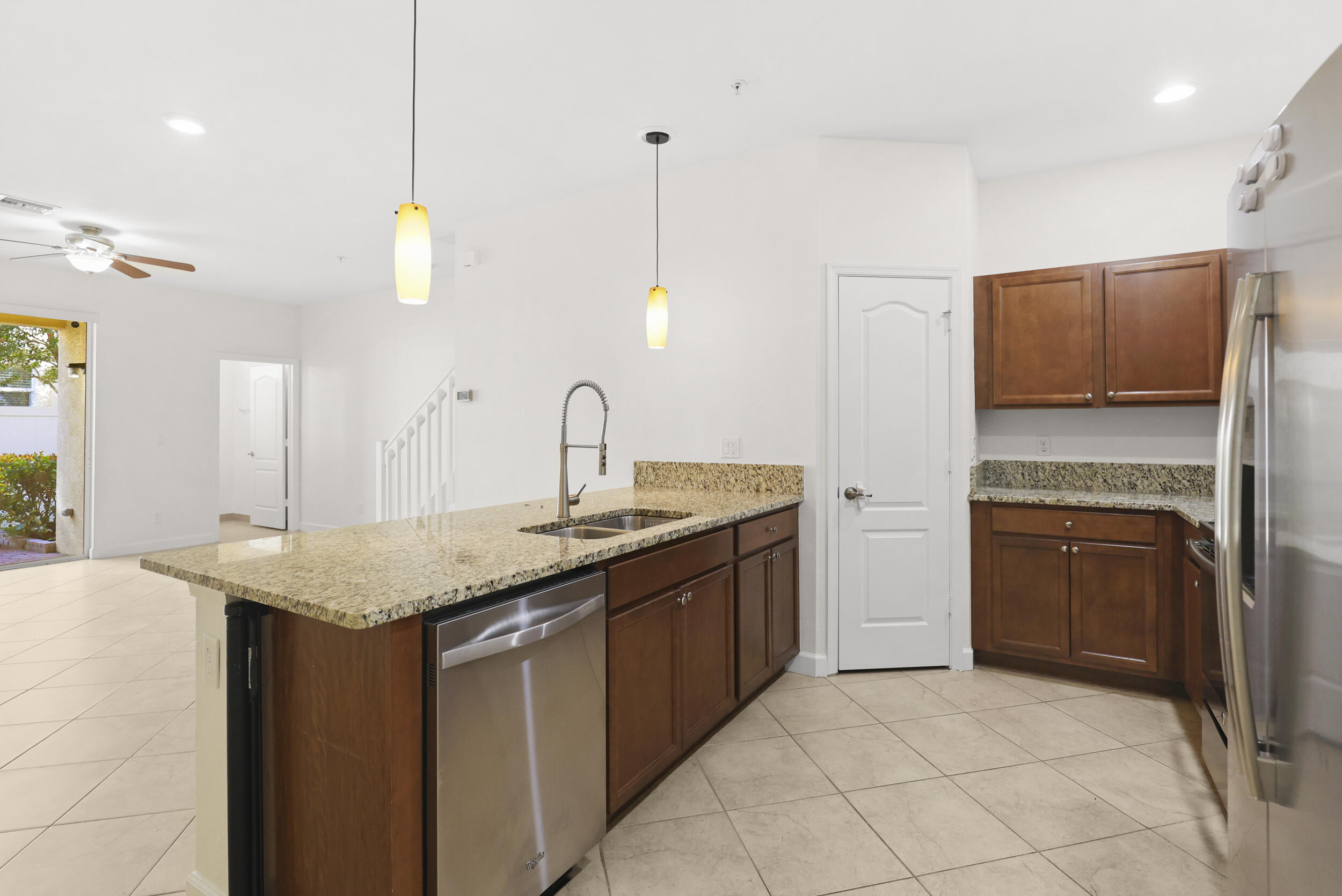 RIVER MARINA - Residential Lease