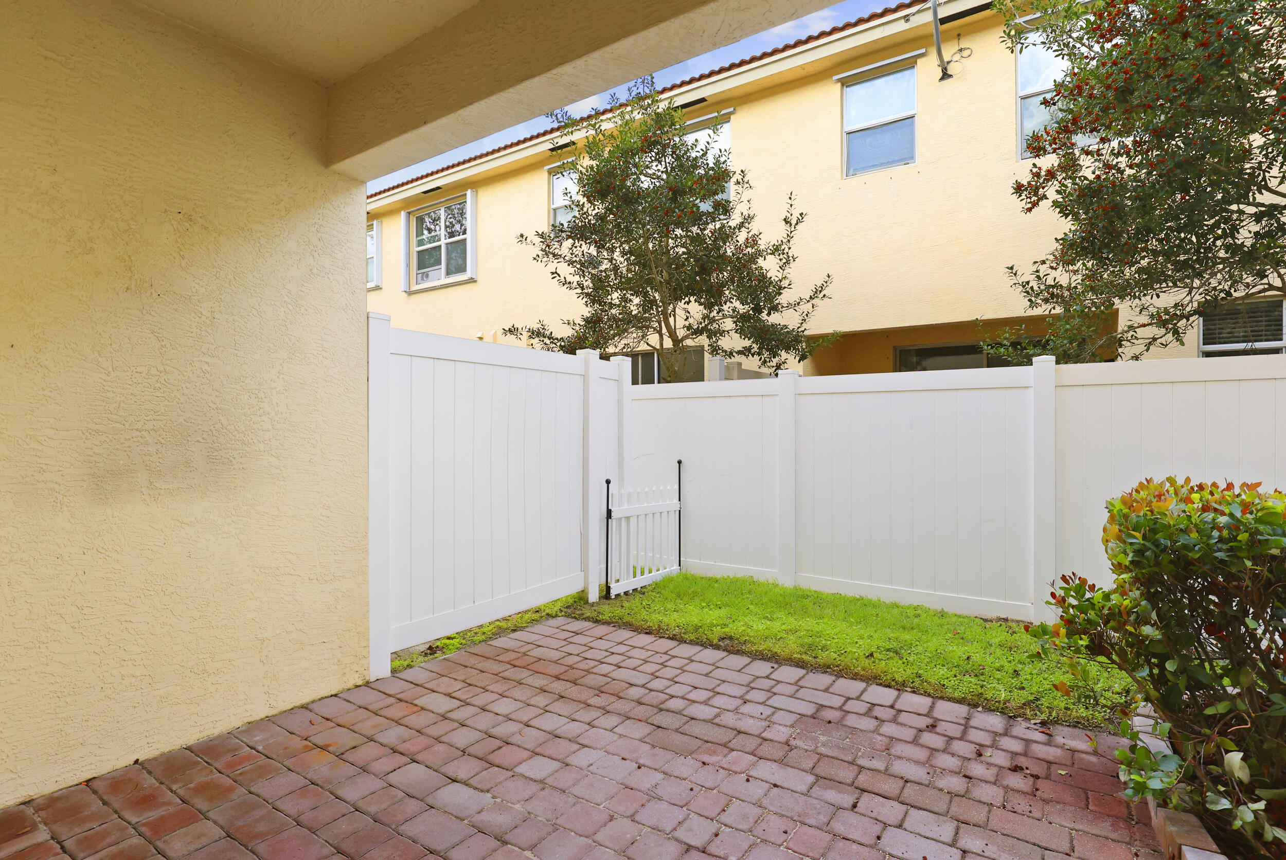 RIVER MARINA - Residential Lease