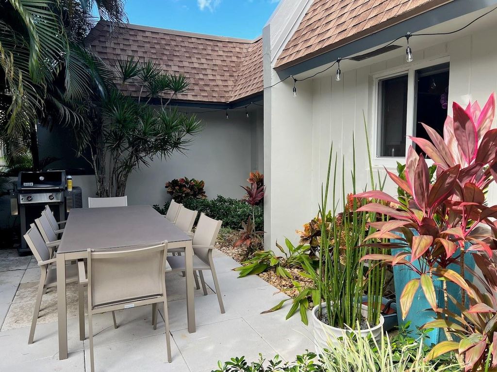 Photo of 4021 N Cypress Drive, Pompano Beach, FL 33069 (MLS # F10556746)