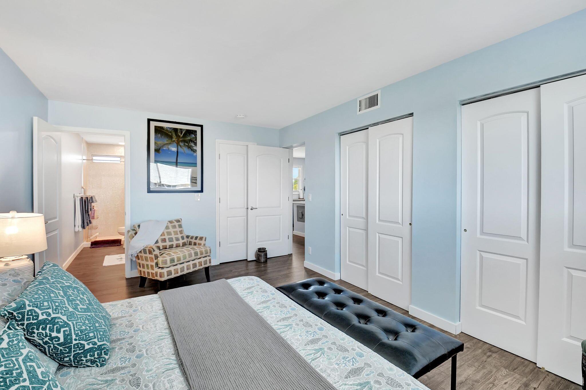 View photos, virtual tours, details... 2601 NE 3rd Court 4060