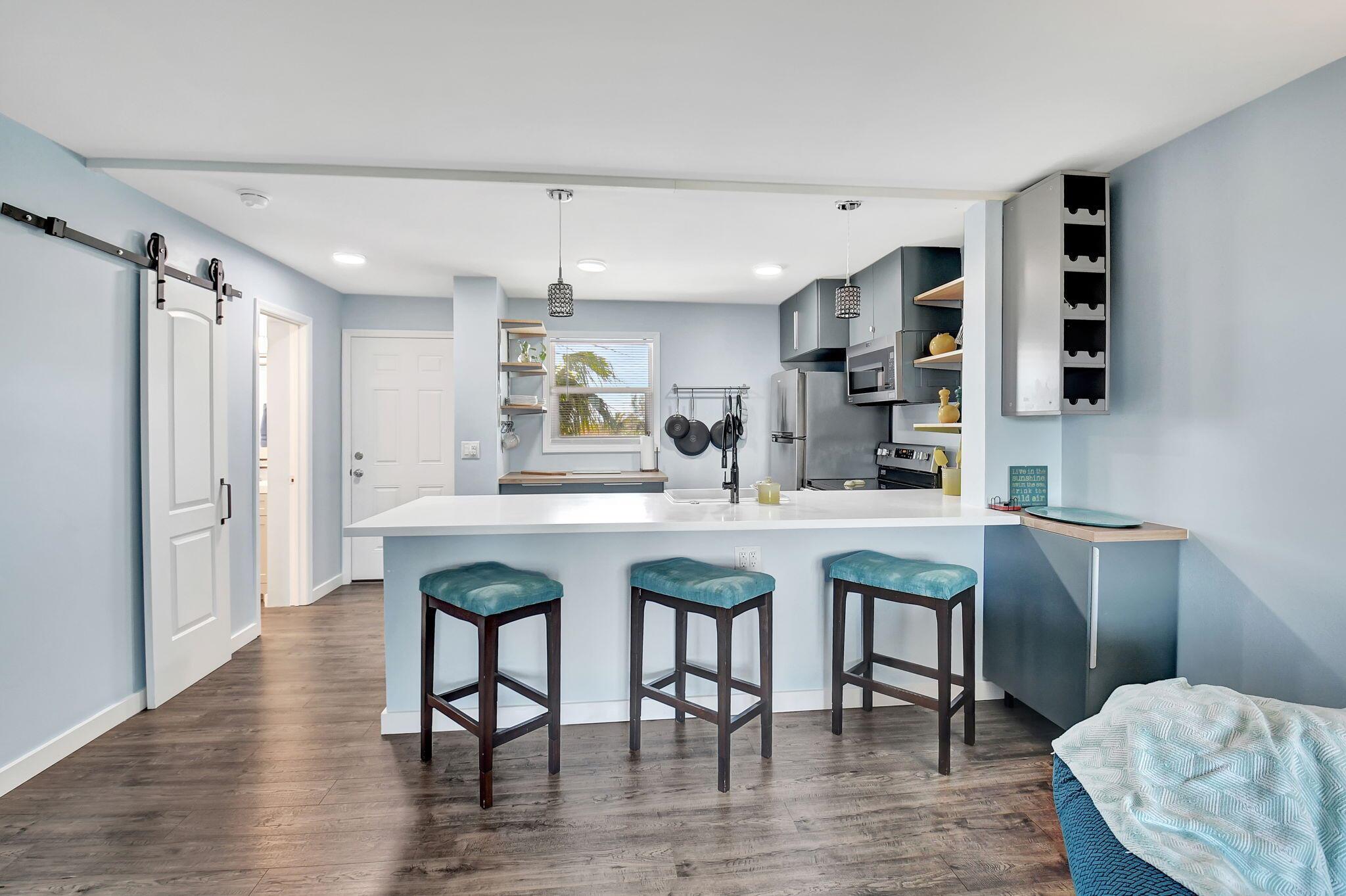 View photos, virtual tours, details... 2601 NE 3rd Court 4060