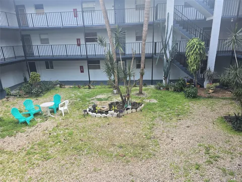 2800 Somerset Dr Unit 203j, Lauderdale Lakes, FL MLS: F10490130