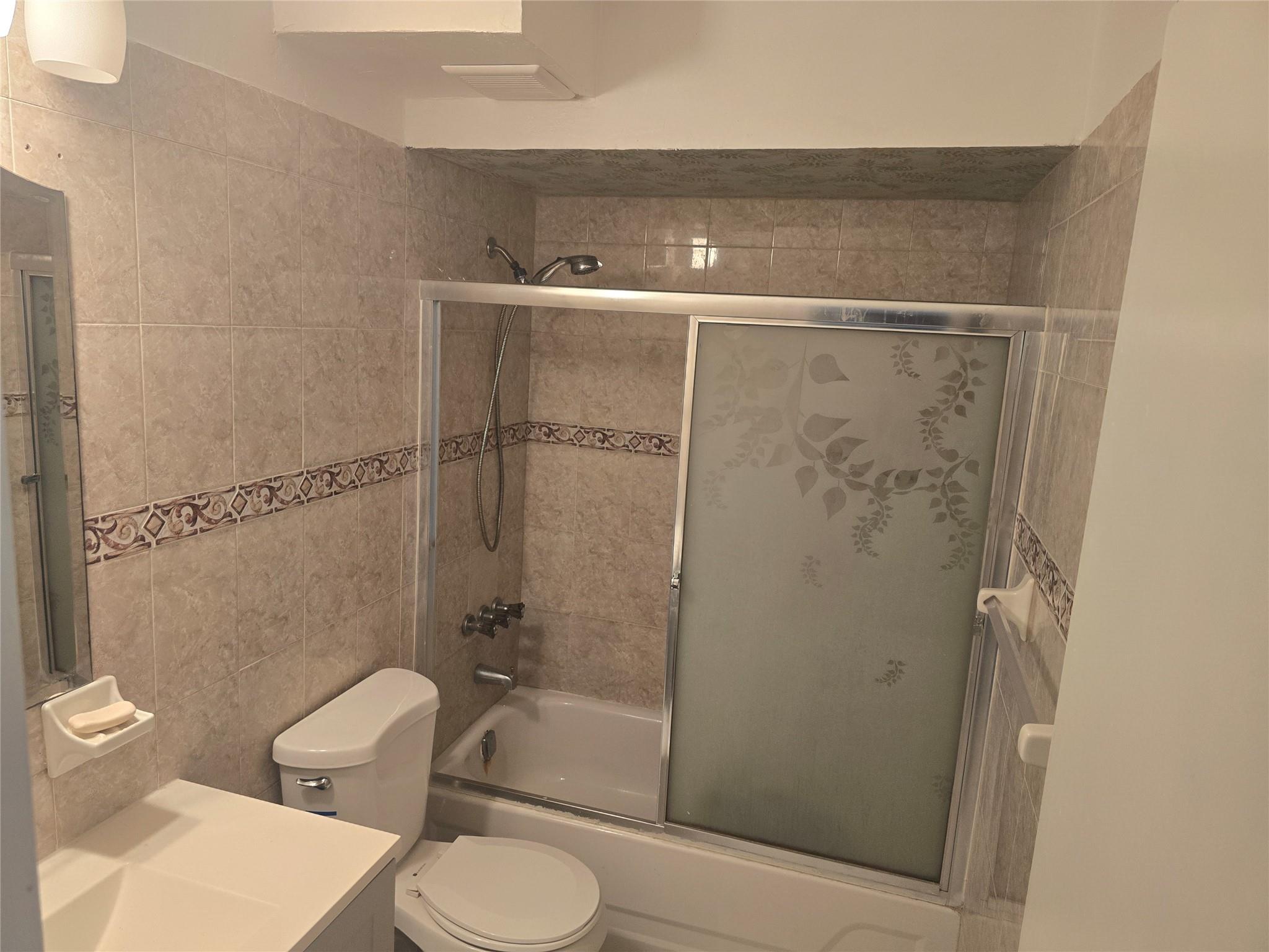 View photos, virtual tours, details... 2800 Somerset Dr 203j